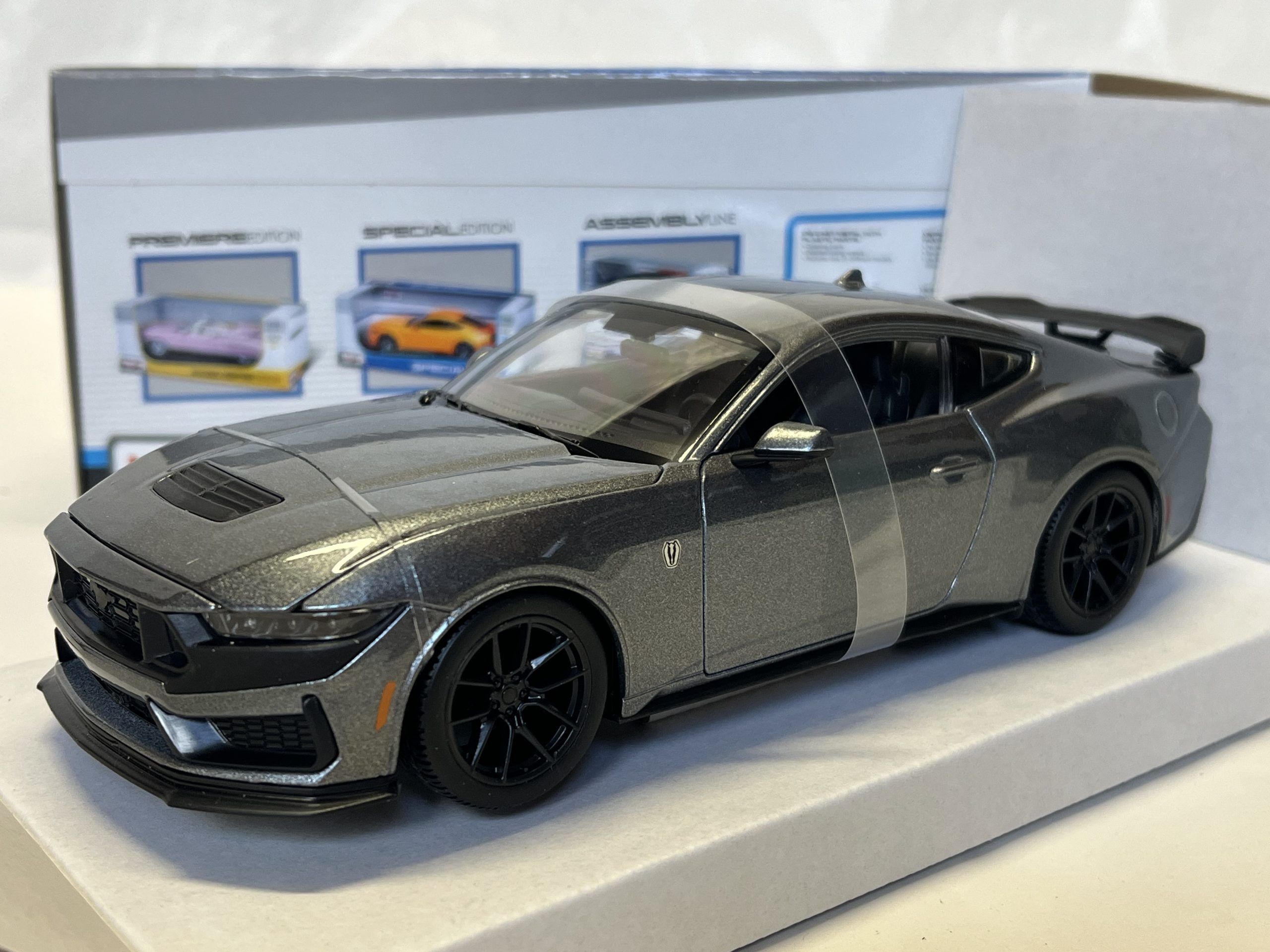 Ford Mustang Dark Horse 2024 Maisto 1/24
