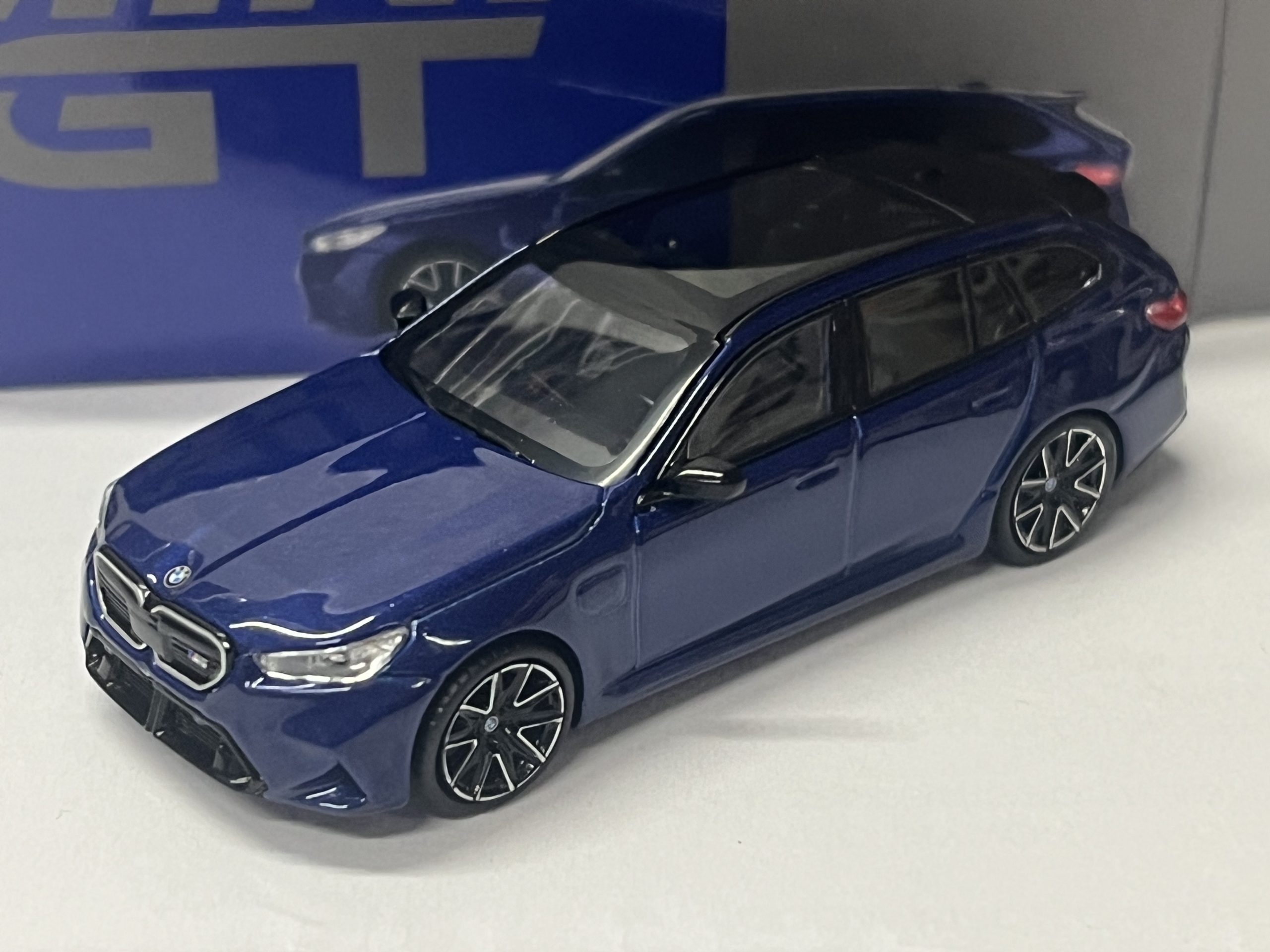 Bmw M5 touring 2024 - MiniGt 1/64°