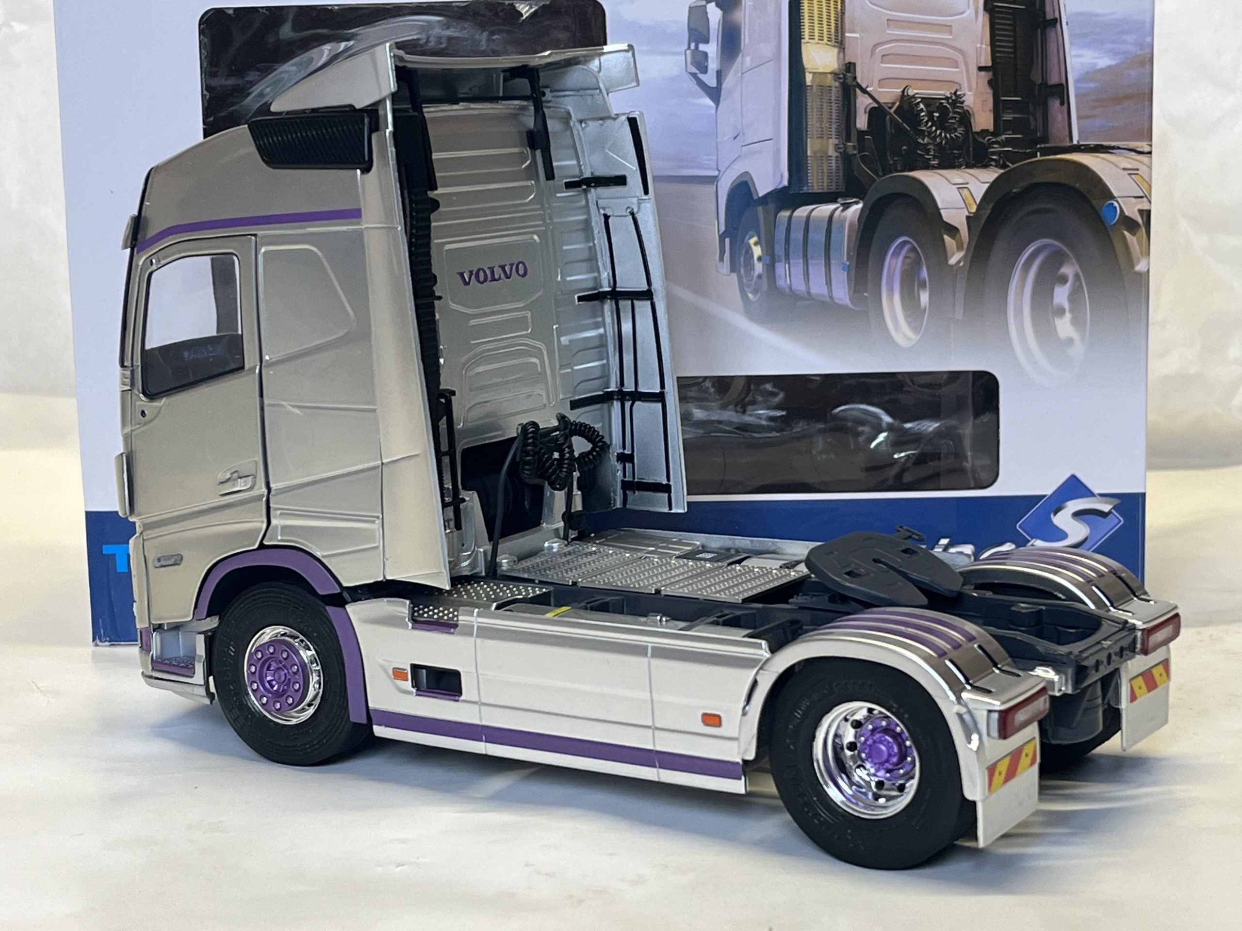 Camion Volvo FH XL 2023 Solido 1/24 – Image 2