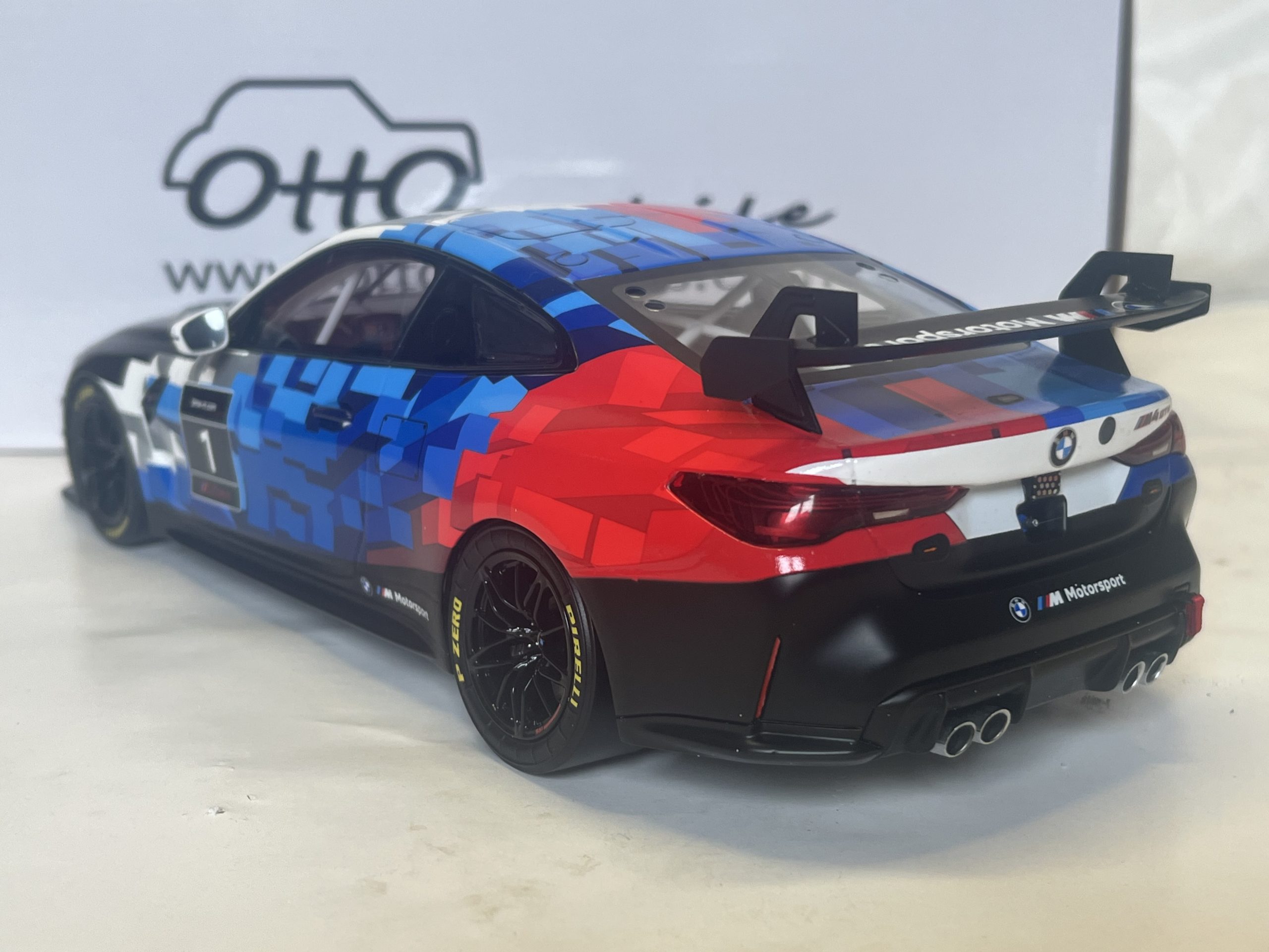 BMW M4 GT4 2024 Ottomobile 1/18 – Image 2
