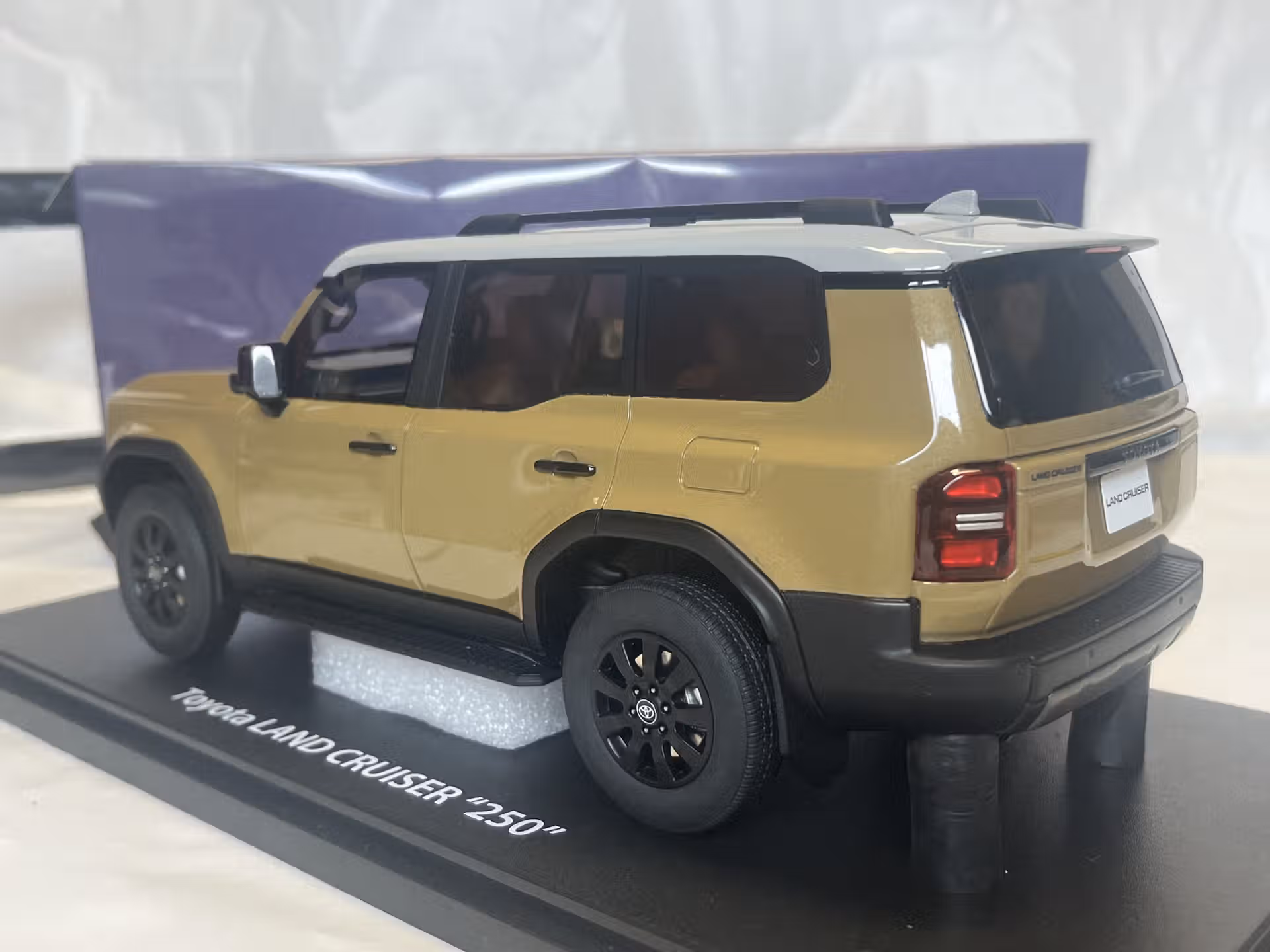 Toyota Land Cruiser 250 2025 Kyosho 1/18 – Image 2