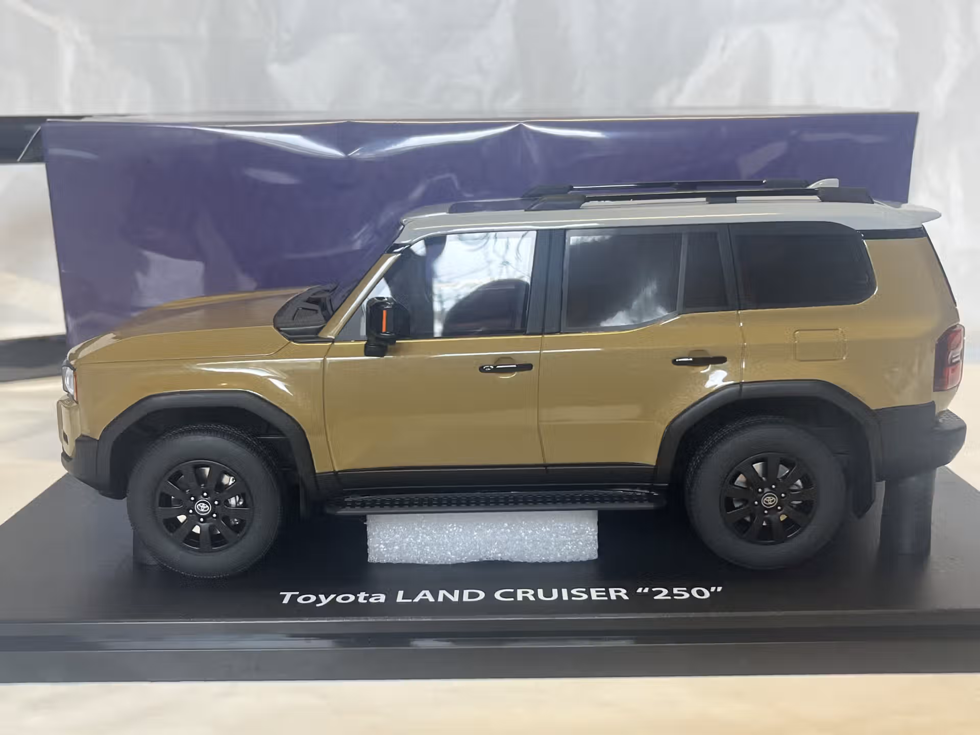 Toyota Land Cruiser 250 2025 Kyosho 1/18 – Image 3