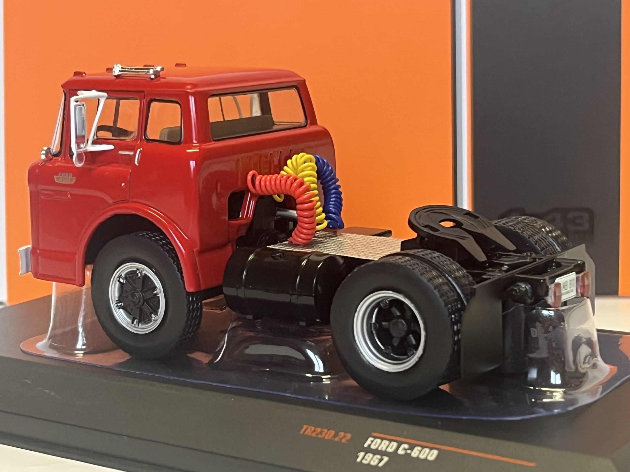 Camion Ford C-serie 1967 1/43 Ixo – Image 2