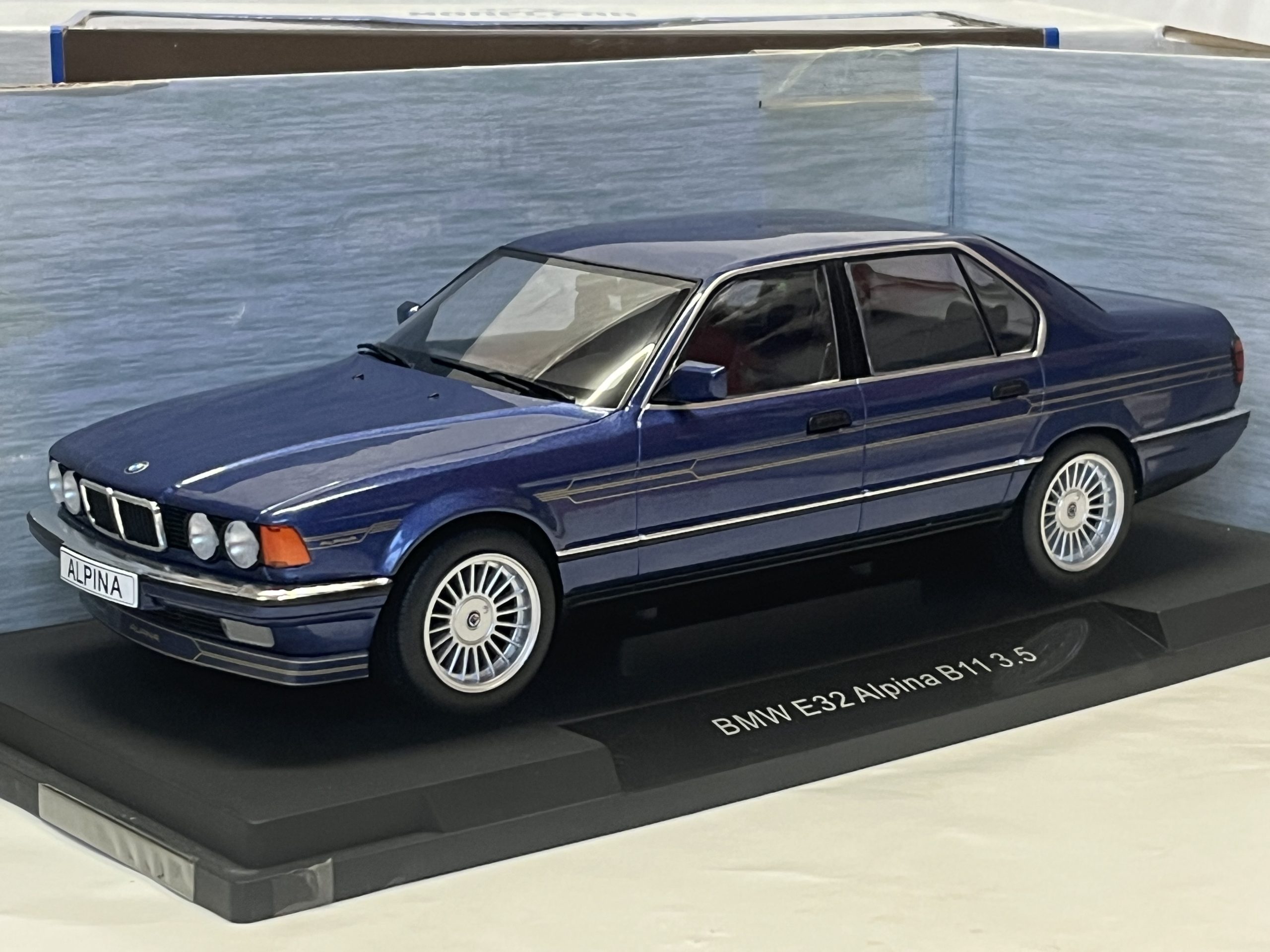 BMW Alpina B11 3.5 1992 MCG 1/18