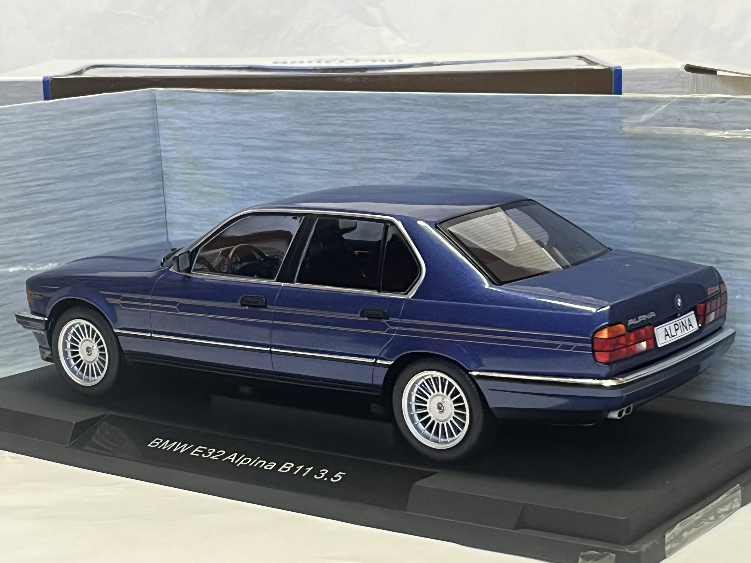 BMW Alpina B11 3.5 1992 MCG 1/18 – Image 2