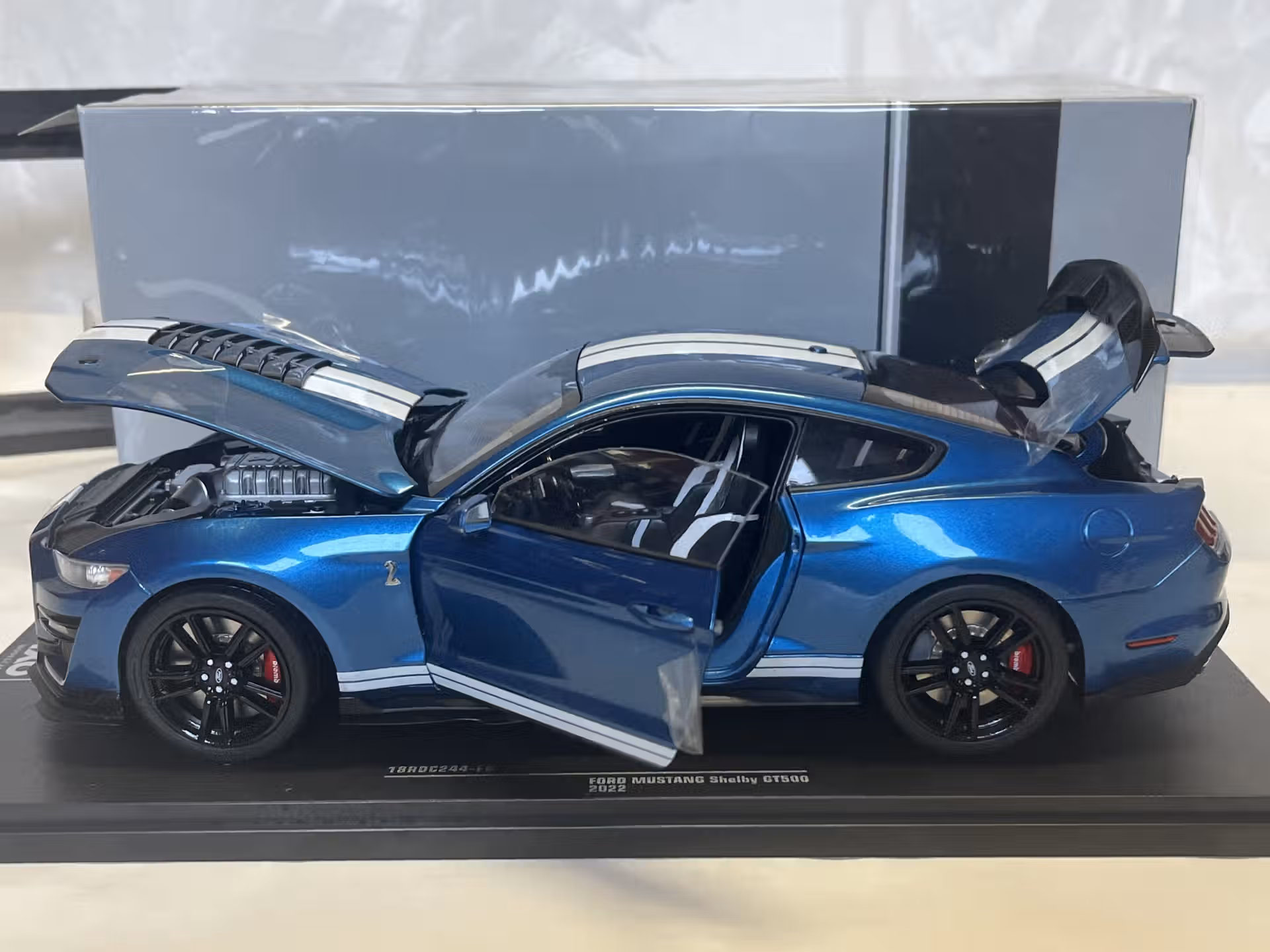 Ford Mustang Shelby GT500 ixo 1/18°