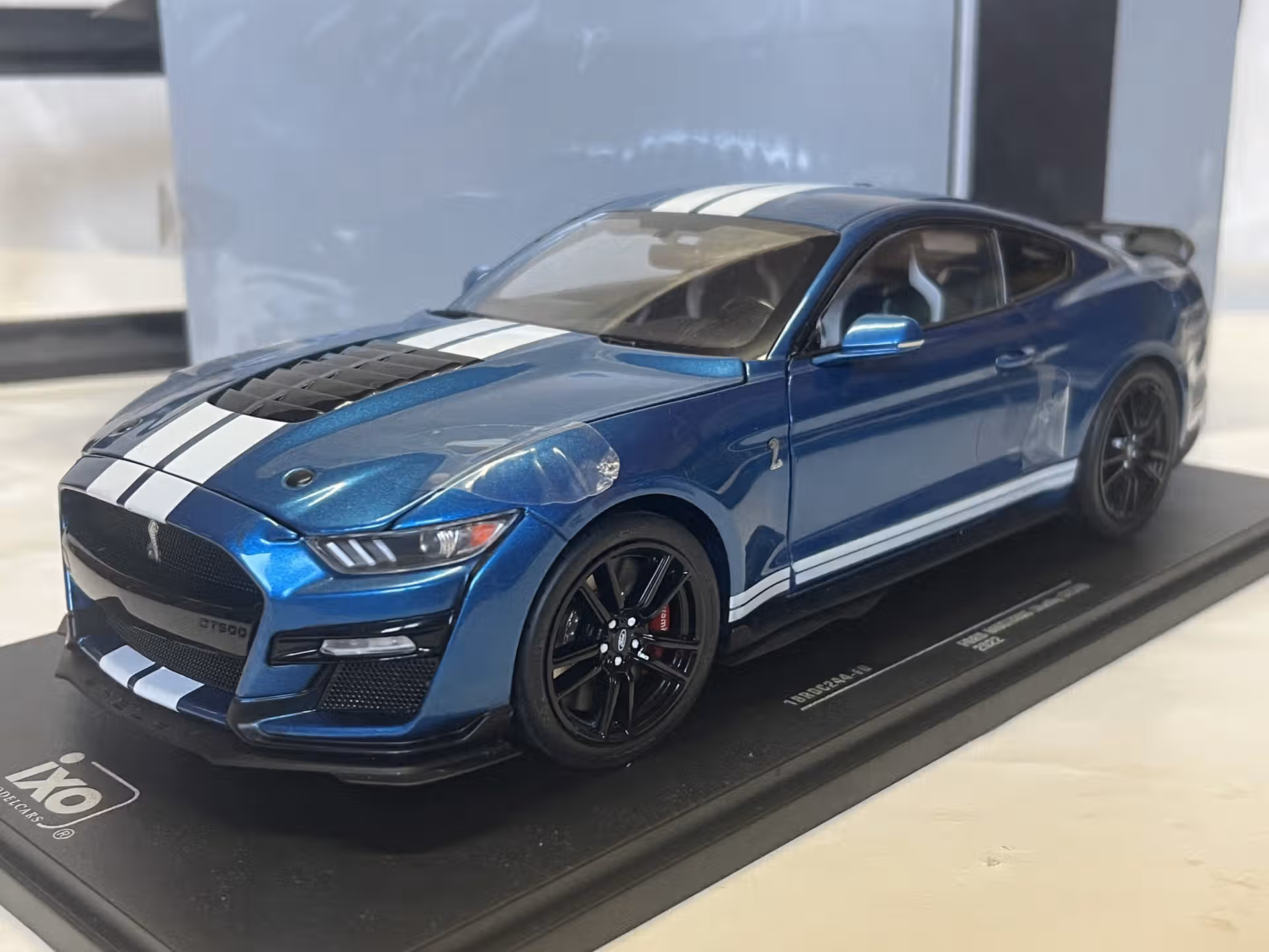 Ford Mustang Shelby GT500 ixo 1/18° – Image 2