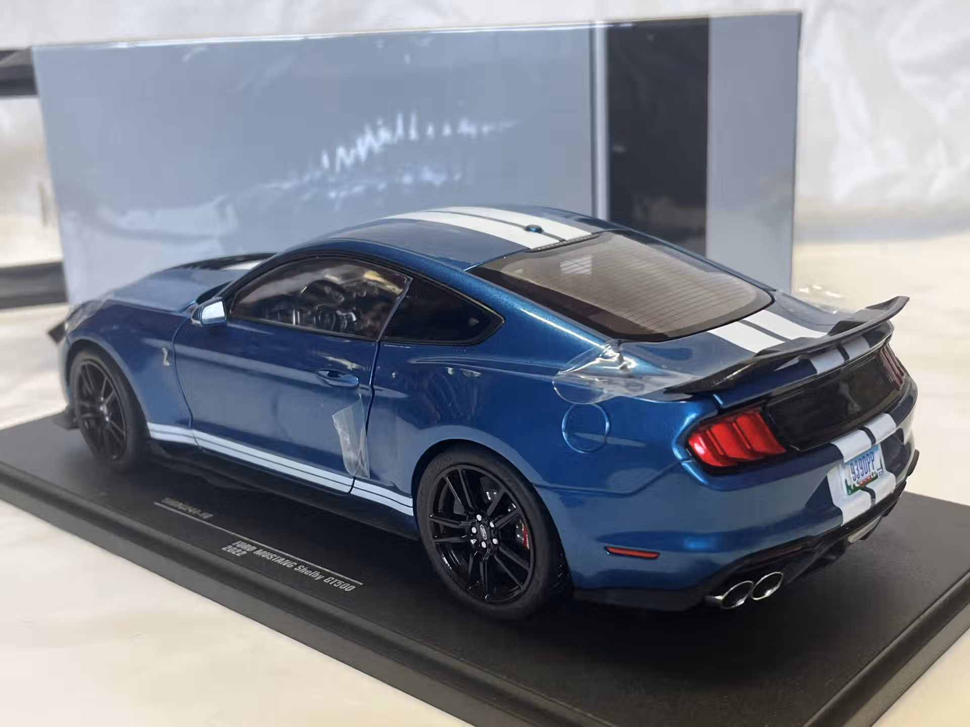 Ford Mustang Shelby GT500 ixo 1/18° – Image 3
