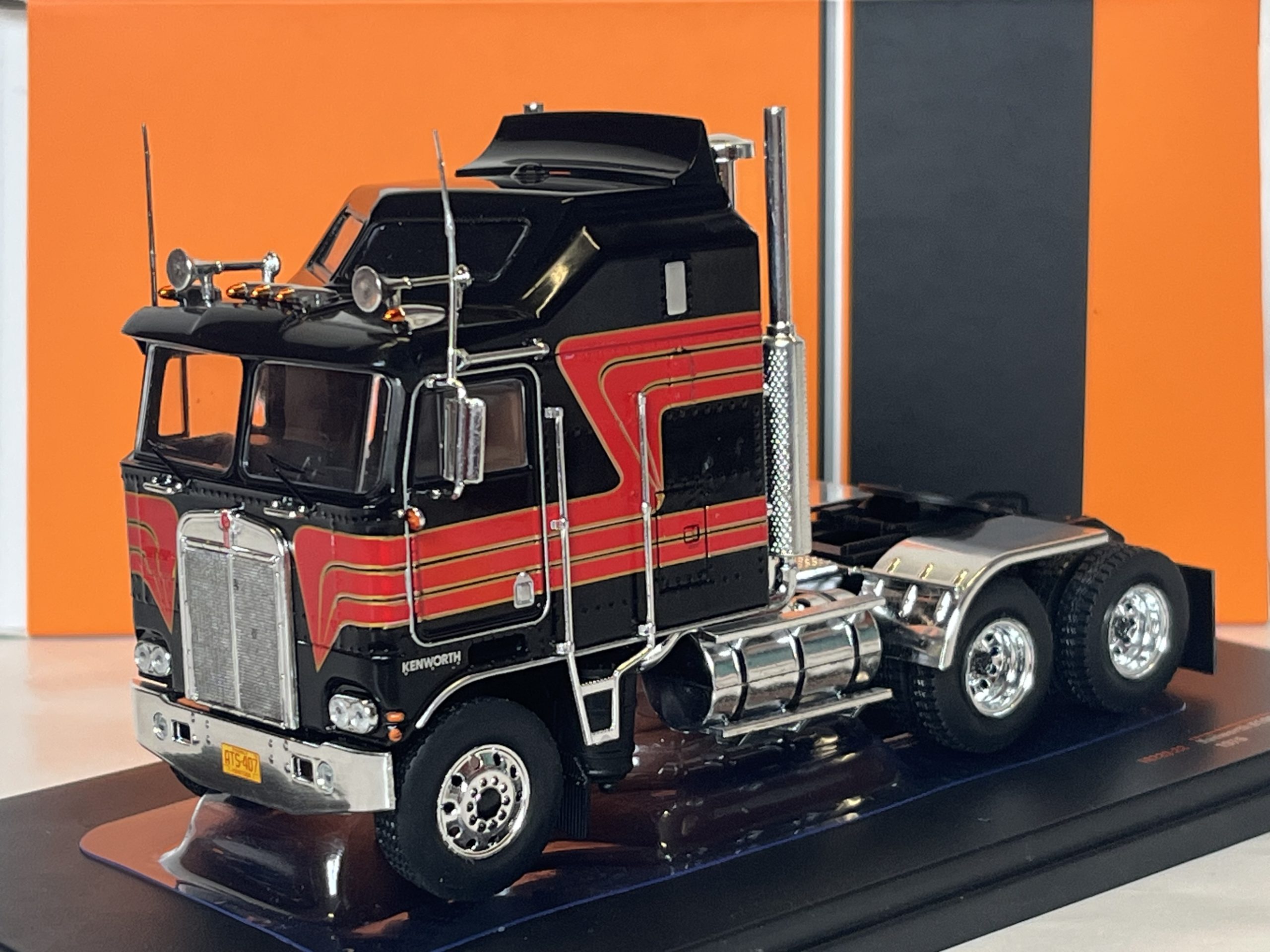 Camion Kenworth K 100 aerodyne 1976 1/43° Ixo