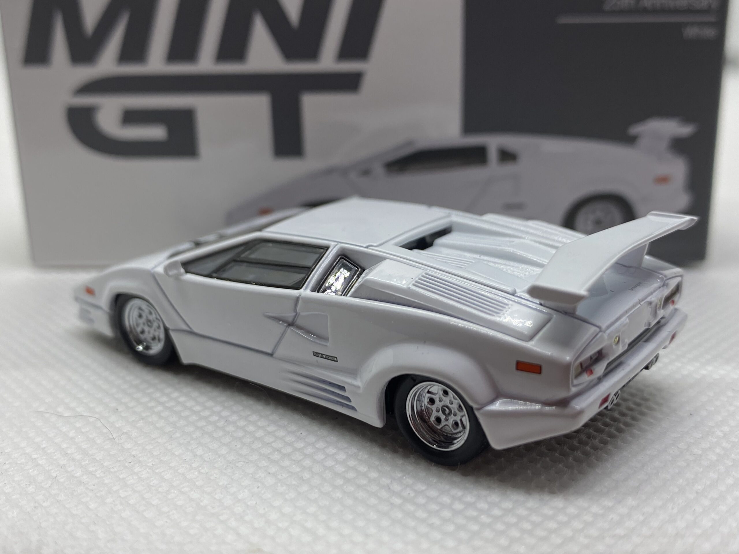 Lamborghini Countach - 25ème Anniversaire - MiniGt 1/64° – Image 2