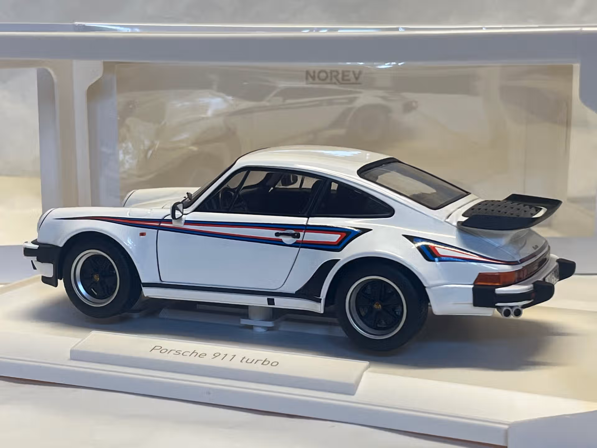 Porsche 911 Turbo 3.3 1980 - Norev 1/18 – Image 2
