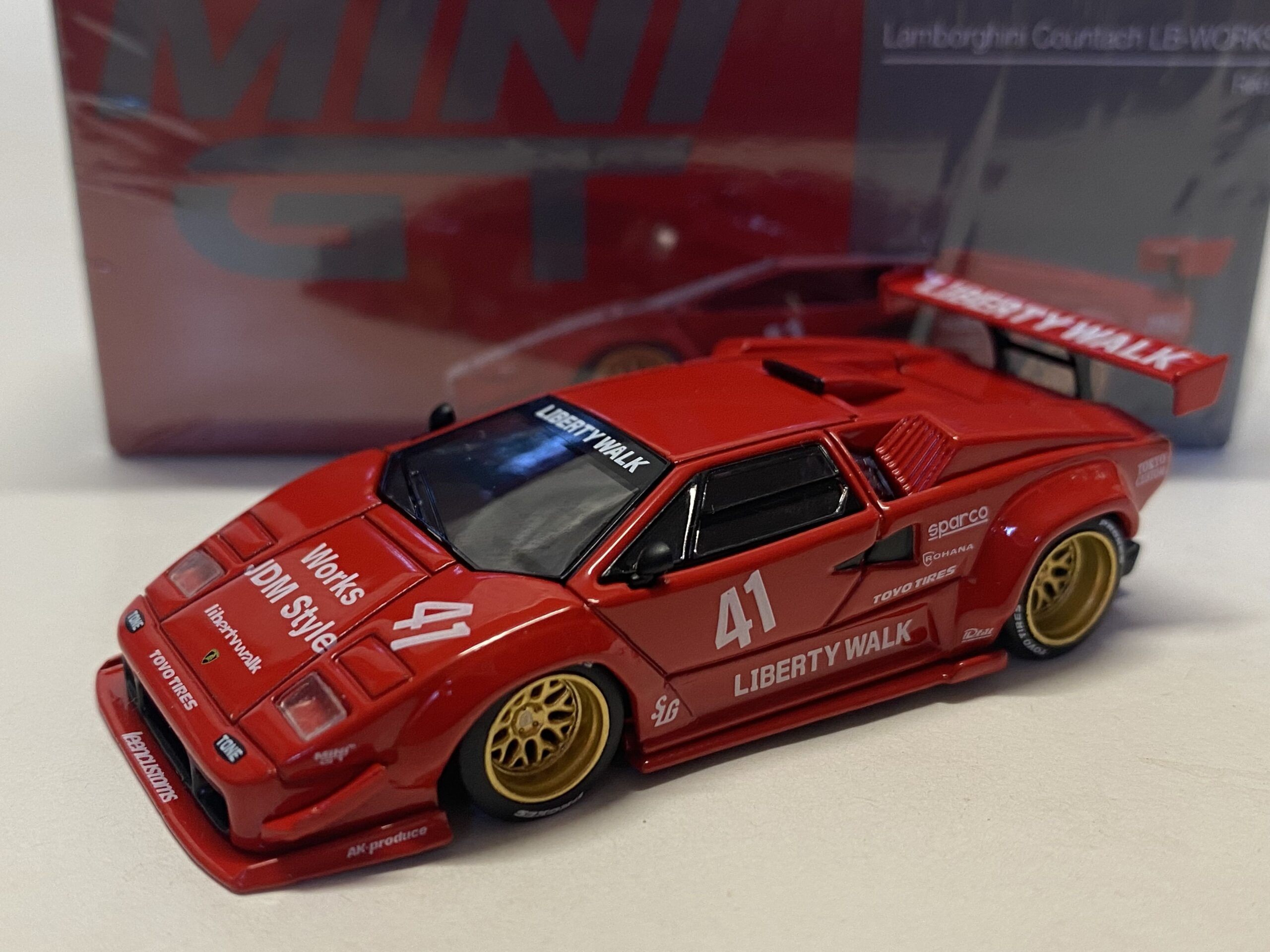 Lamborghini Countach MiniGt 1/64°