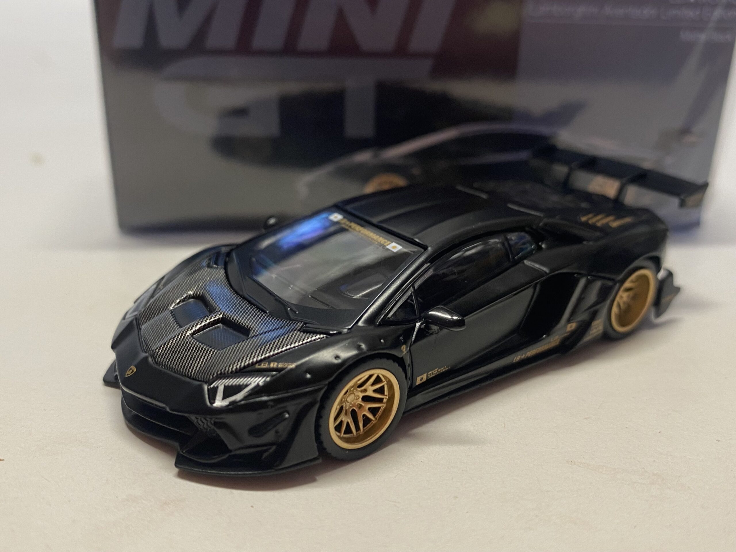 Lamborghini Aventador 2025 MiniGt 1/64°