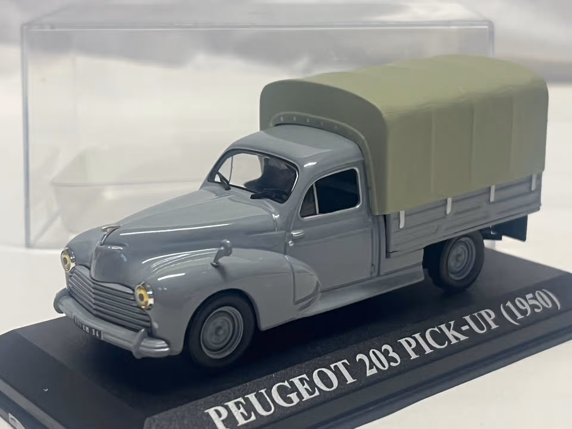 Peugeot 203 pick up 1/43°