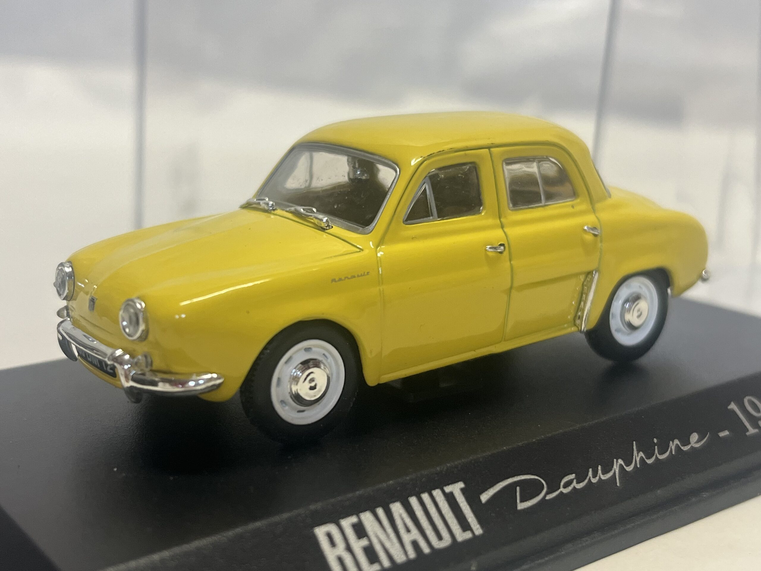 Renault Dauphine 1/43