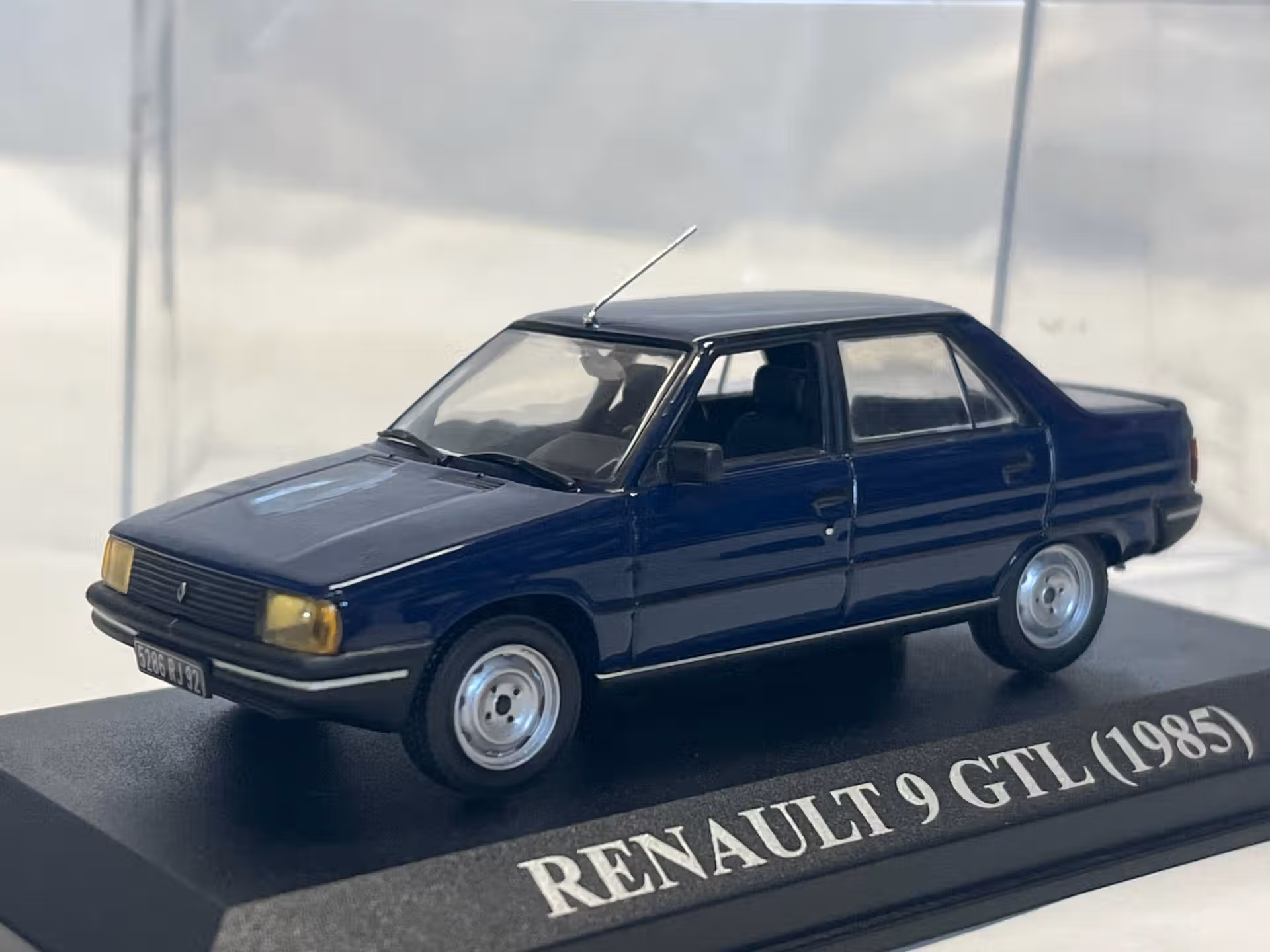 Renault R9 1/43