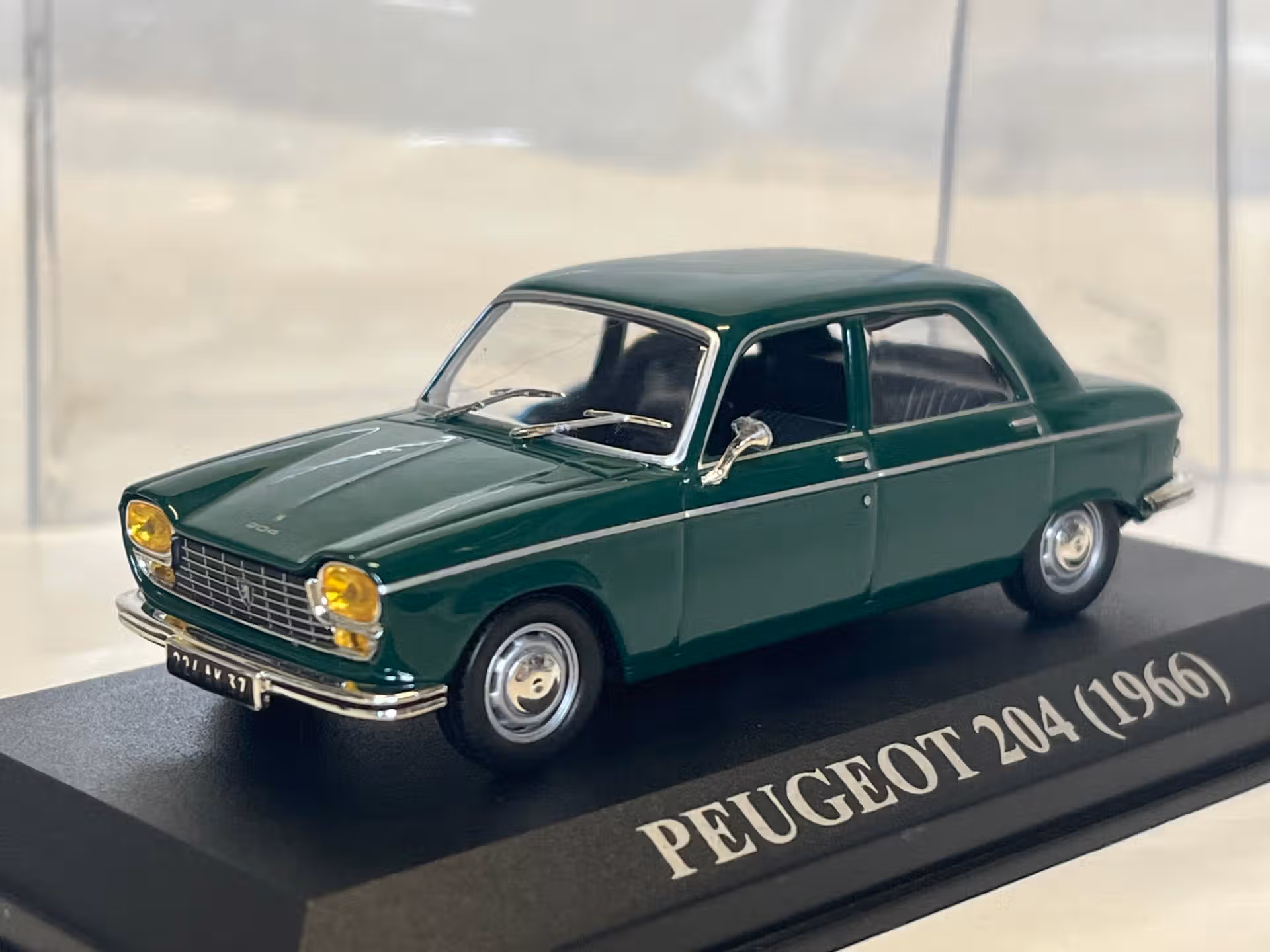 Peugeot 204 berline 1/43°