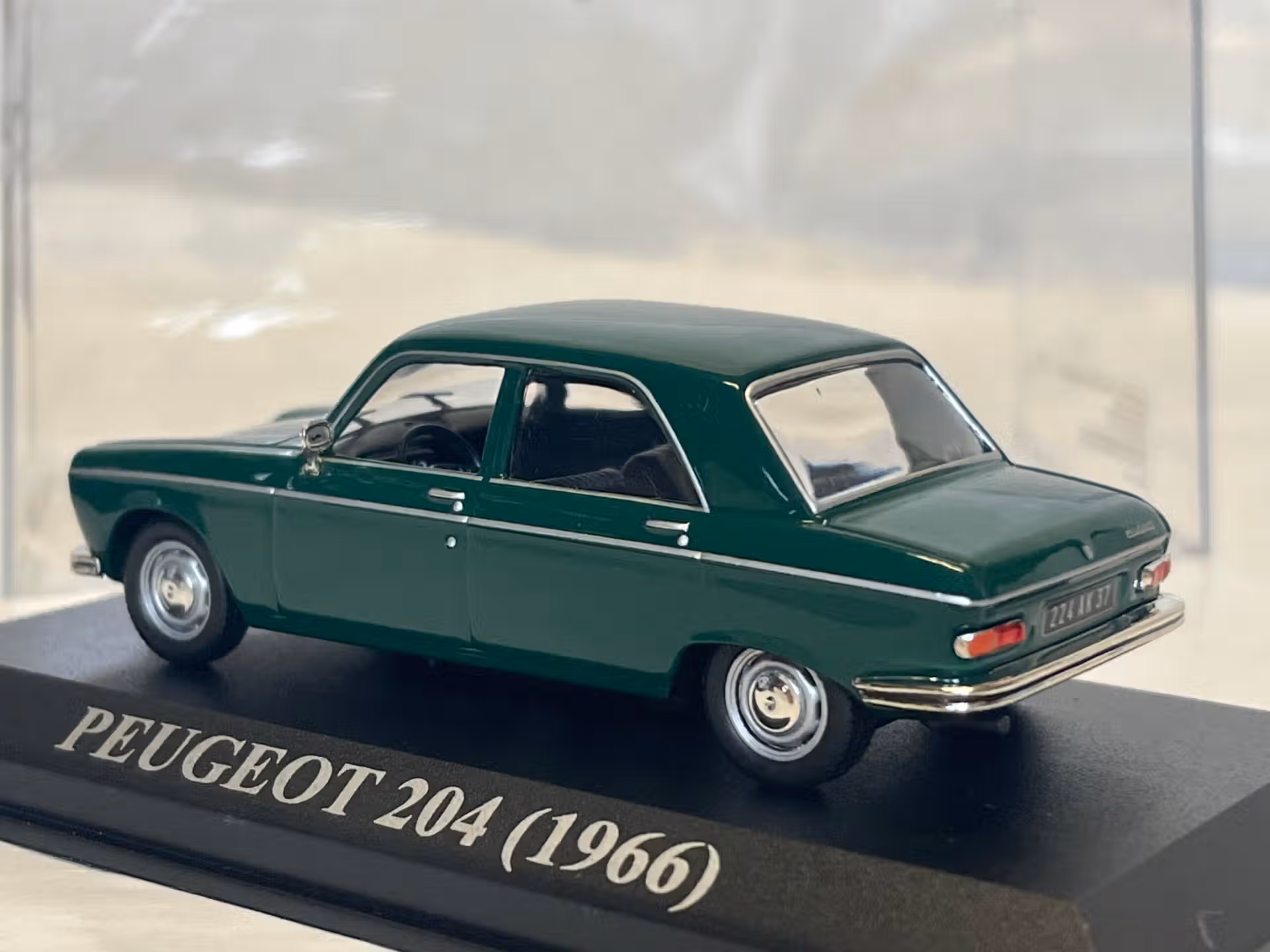 Peugeot 204 berline 1/43° – Image 2
