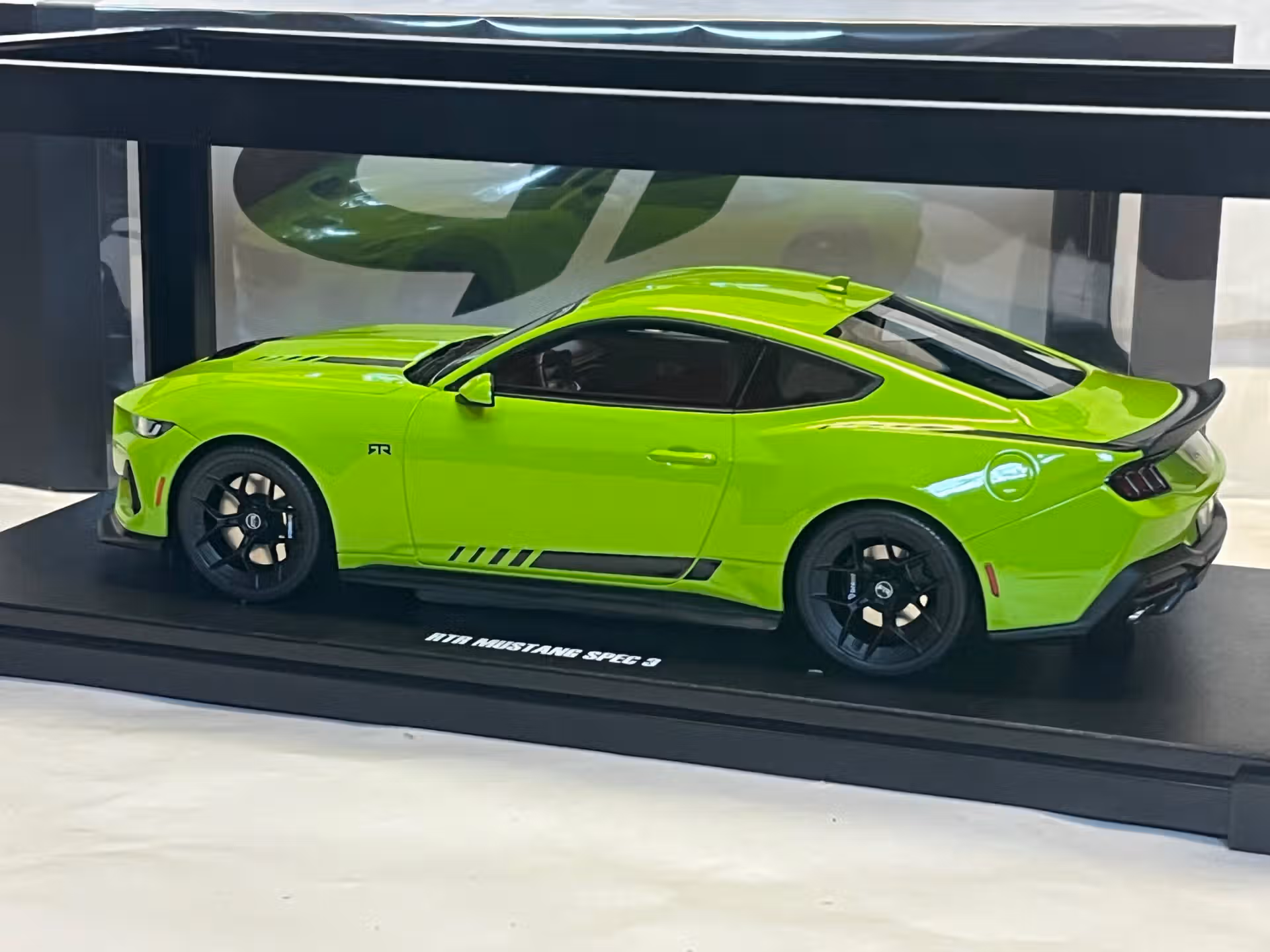 Ford Mustang RTR Spec-3 GtSpirit 1/18 – Image 2