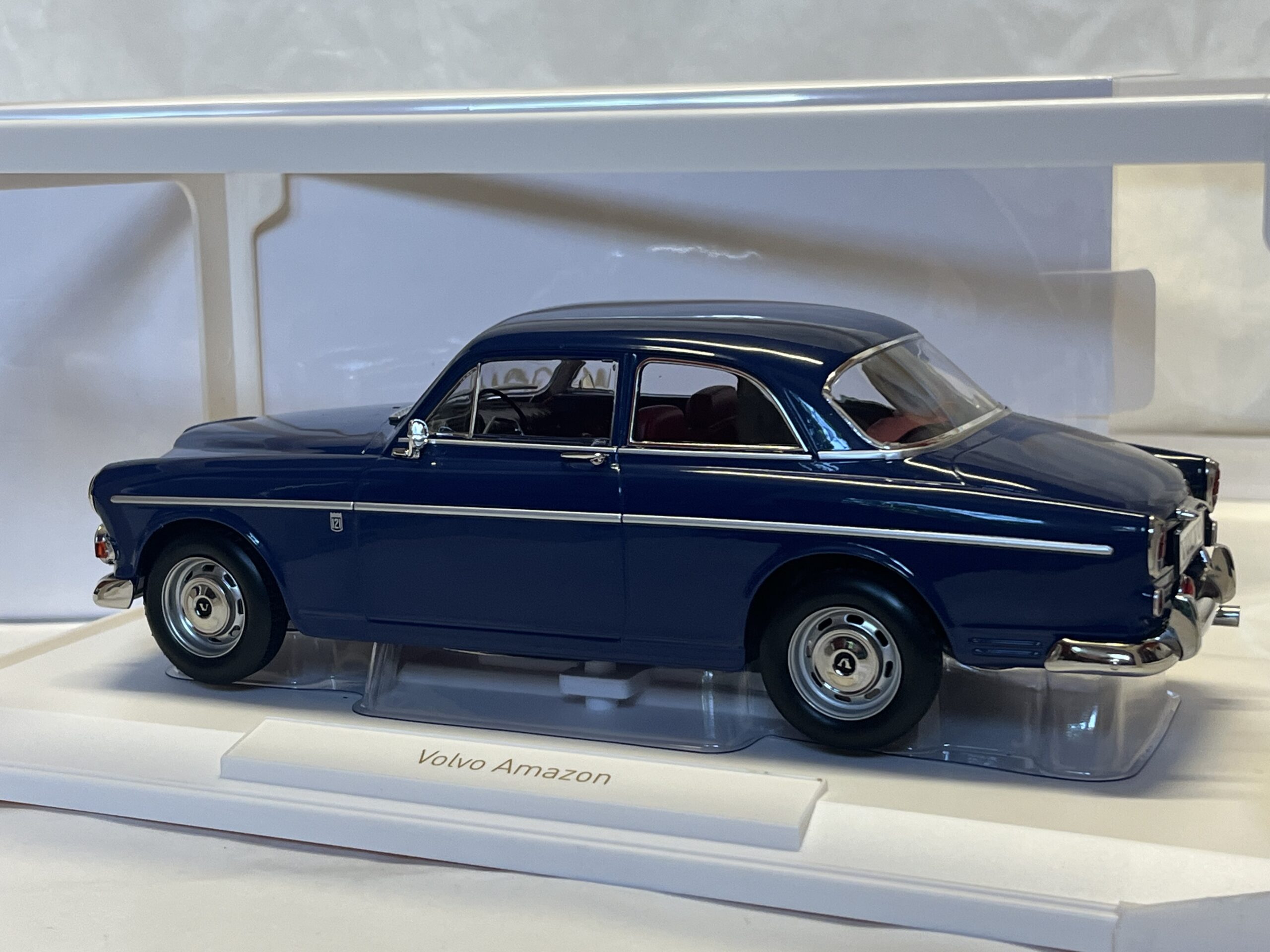 Volvo Amazon 1966 Norev 1/18° – Image 2
