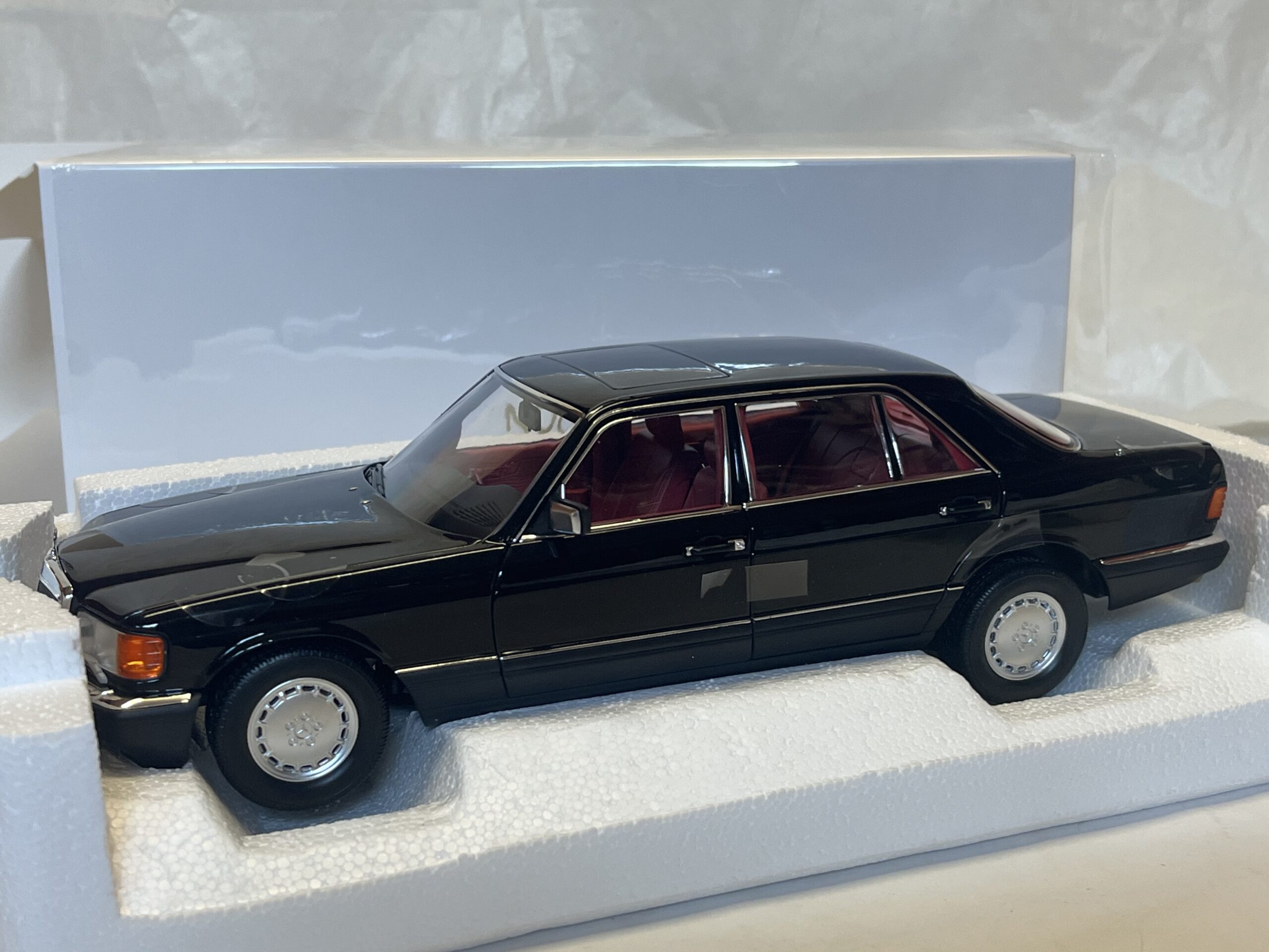 Mercedes 560 SEL 1991 1/18° Norev