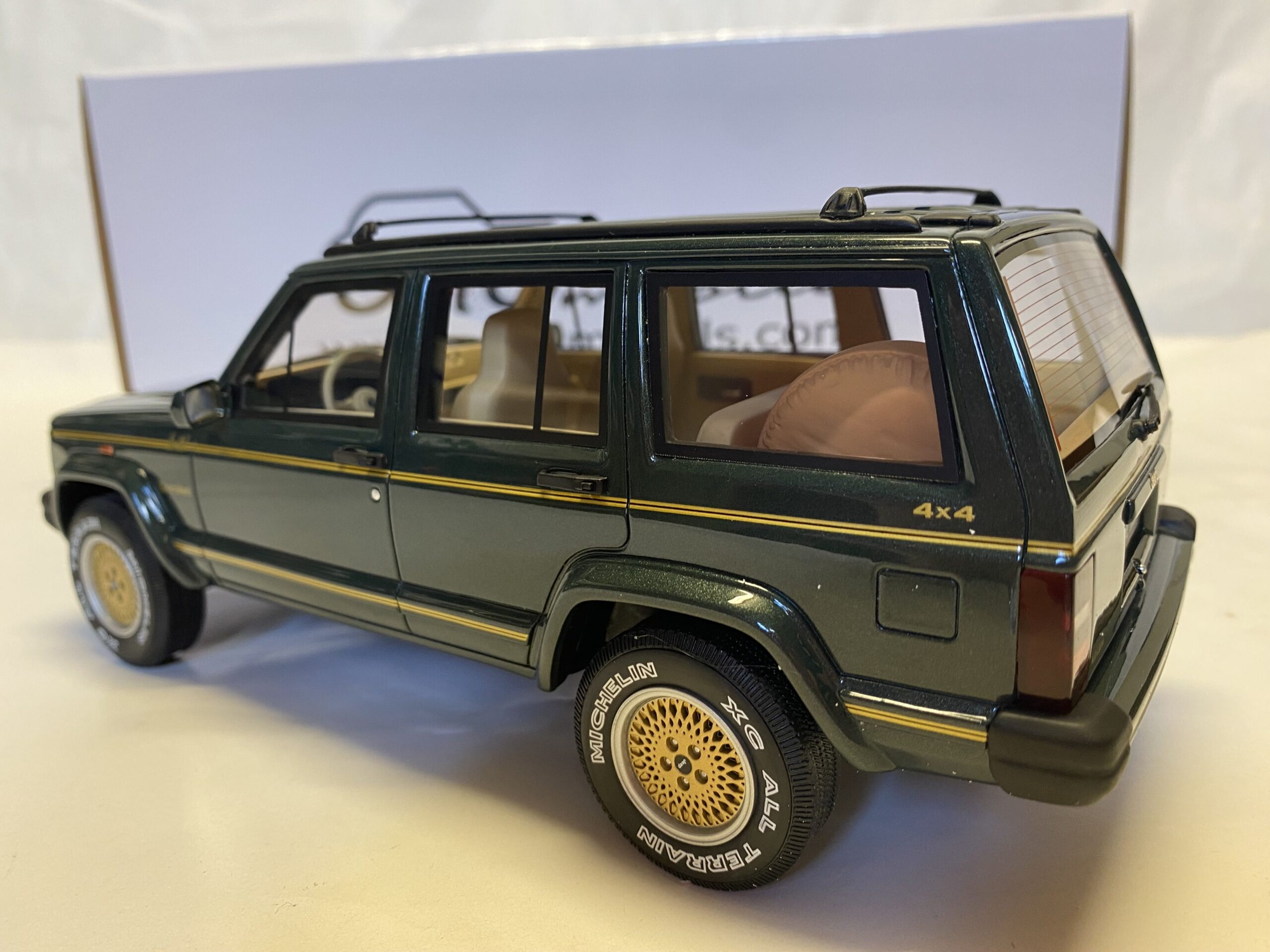 Jeep Cherokee XJ Limited 1995 Ottomobile 1/18° – Image 2
