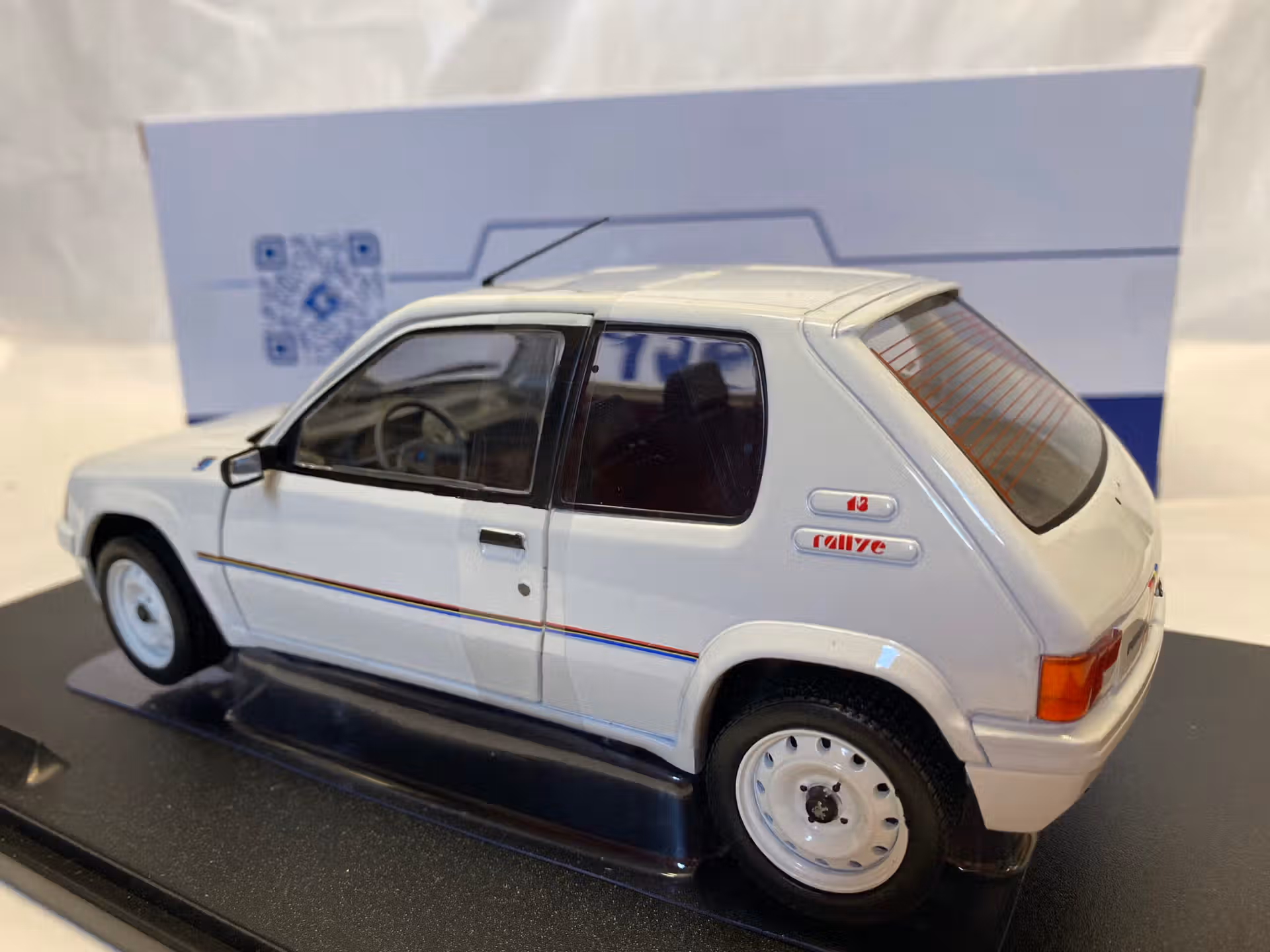Peugeot 205 Rallye 1988 Solido 1/18° – Image 2