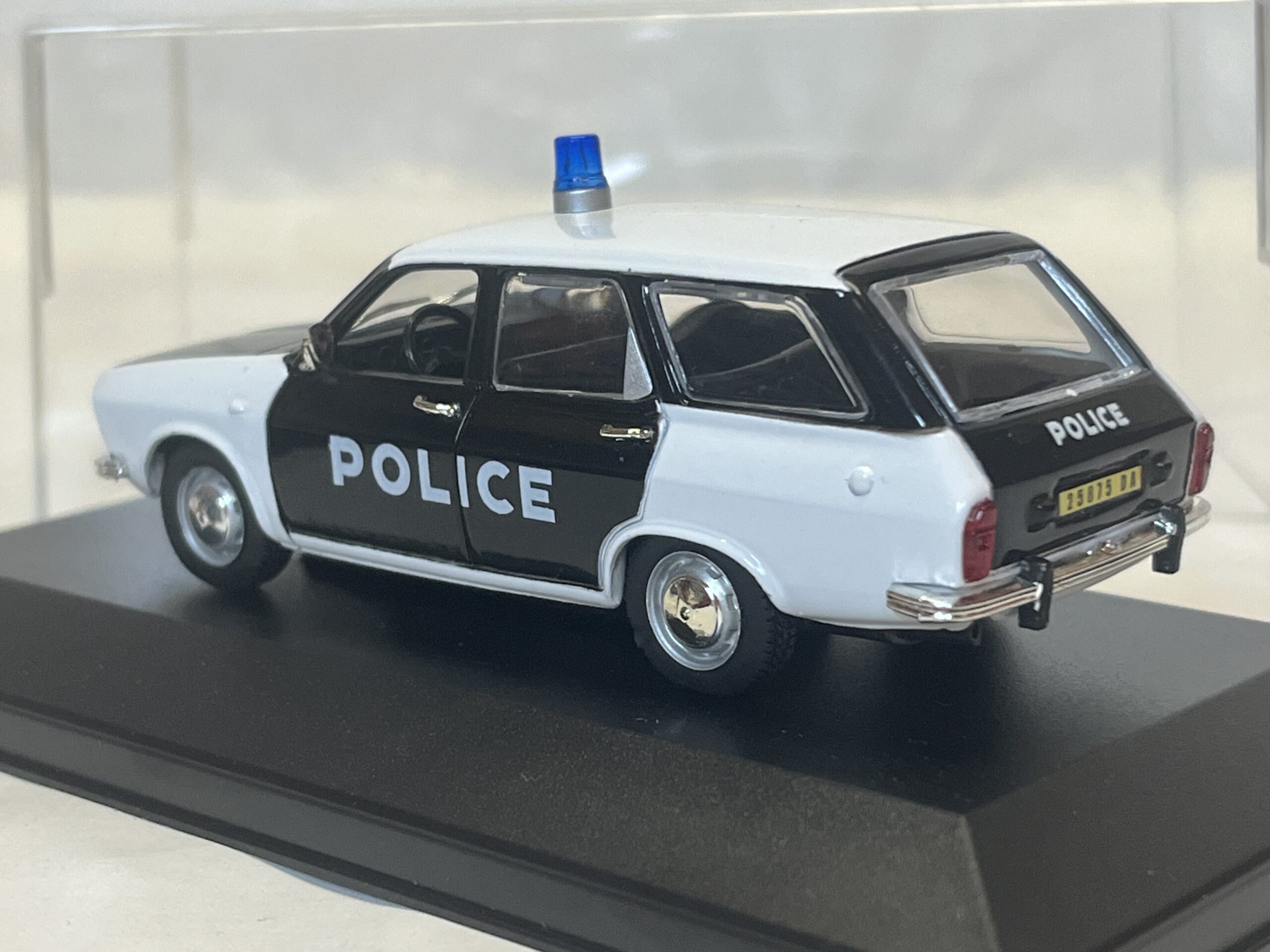 Renault 12 break police nationale Norev 1/43 – Image 2