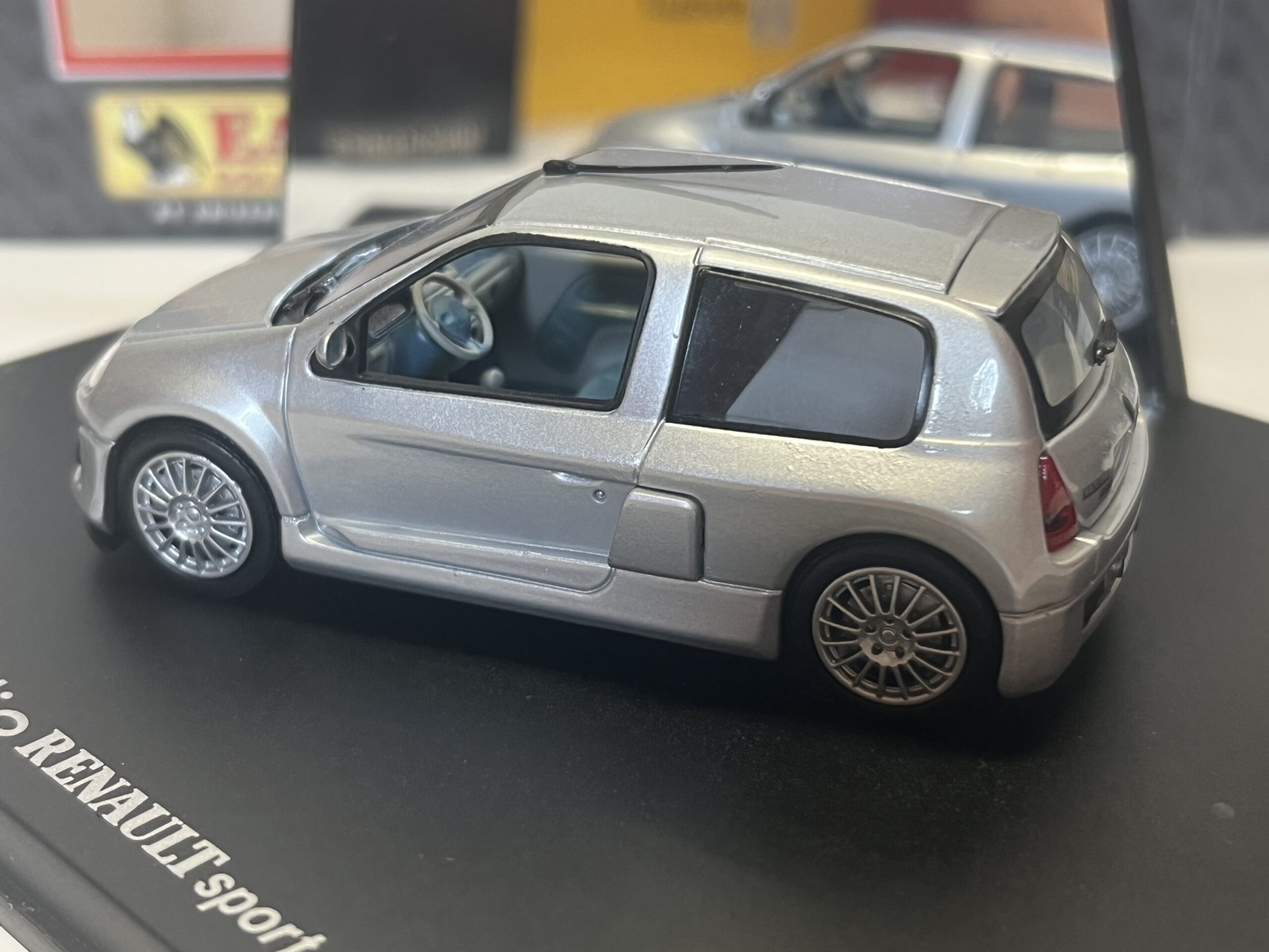Renault Clio sport V6 1/43° – Image 2