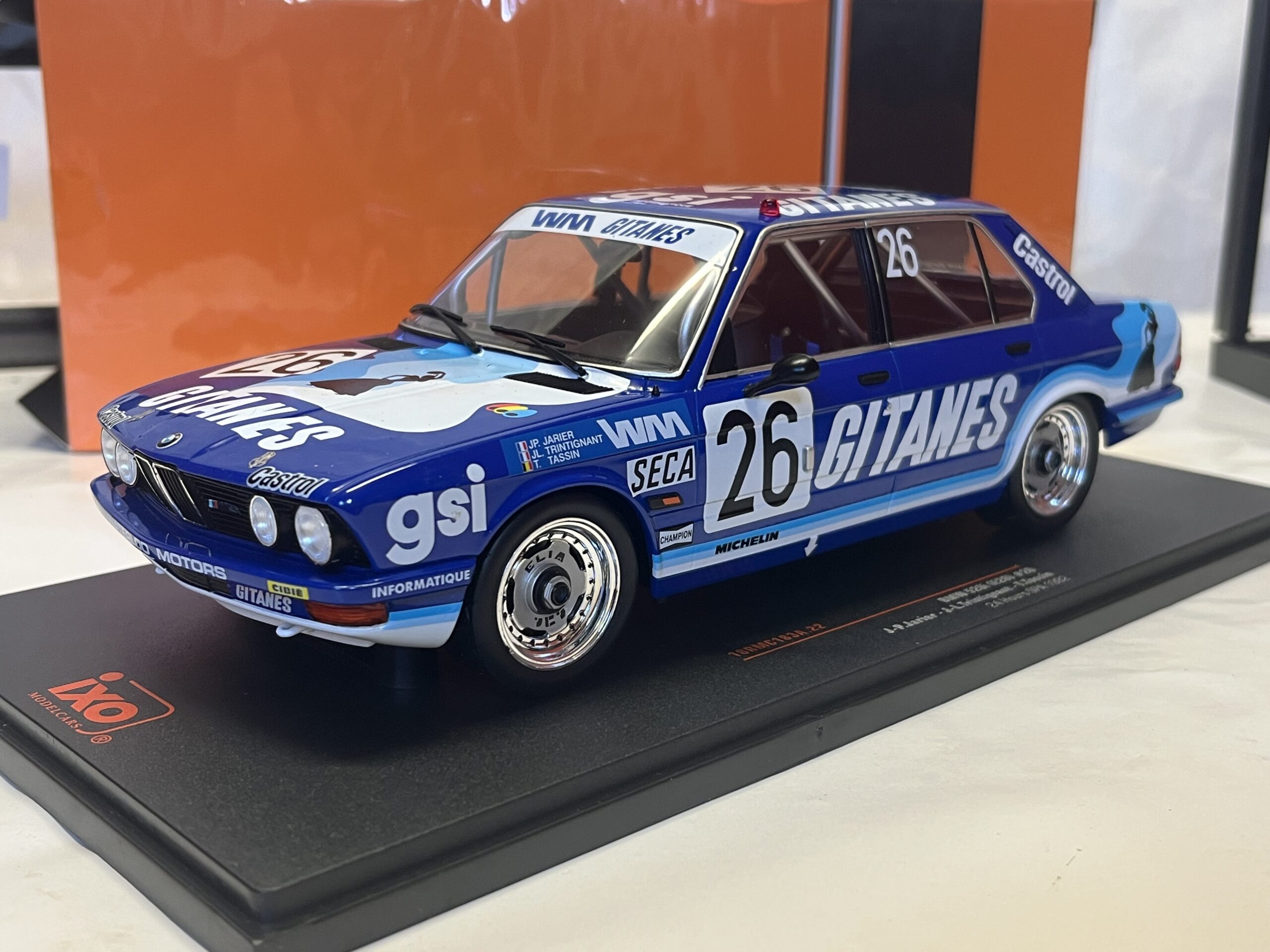 BMW 528 E28 Spa 1982 Jarier Gitane Ixo 1/18