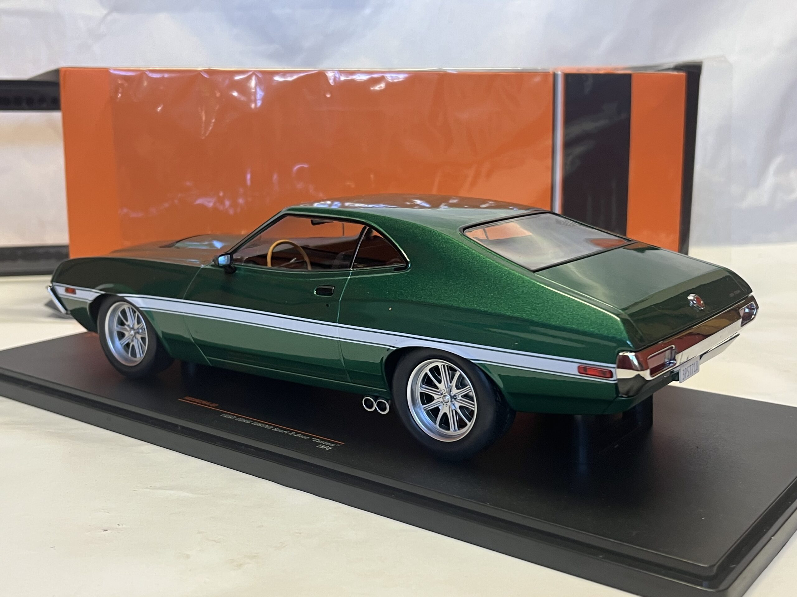 Ford Gran Torino Sport verte 1972 Ixo 1/18° – Image 2