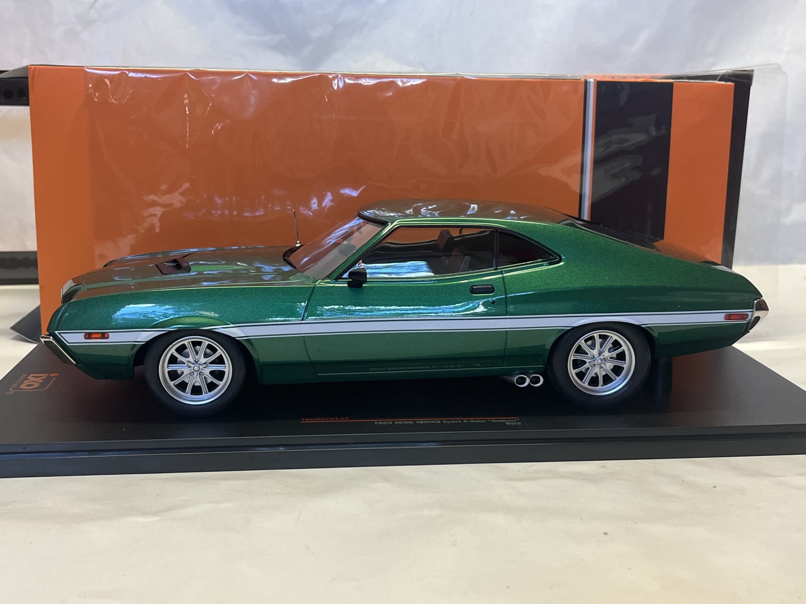 Ford Gran Torino Sport verte 1972 Ixo 1/18° – Image 3