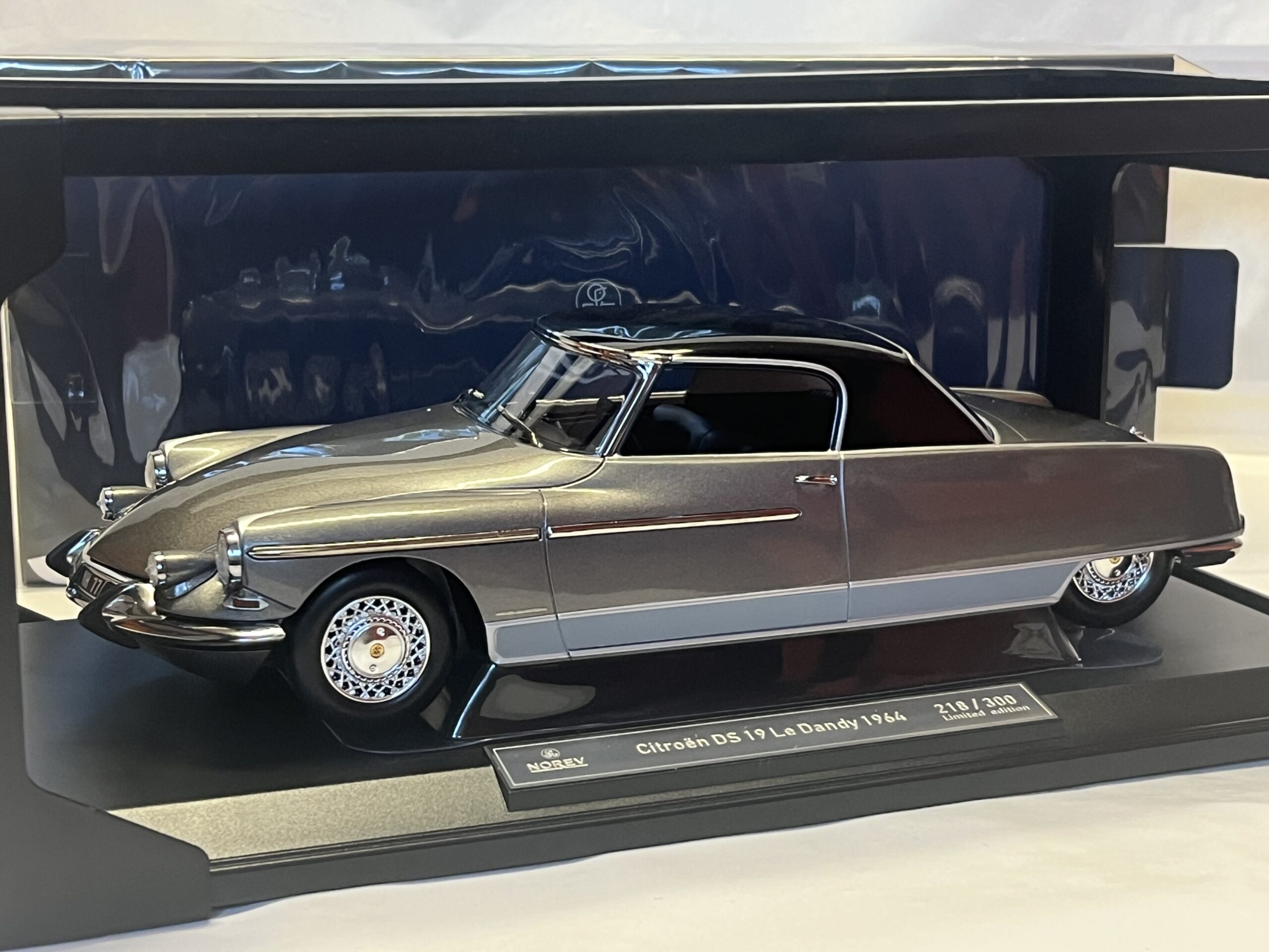 Citroen Dyane 6 1983 Norev 1/18° – Image 11