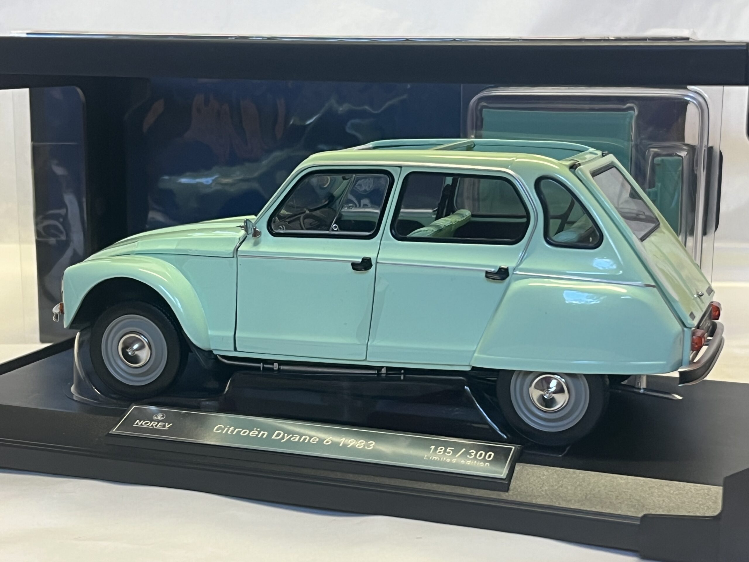 Citroen Dyane 6 1983 Norev 1/18° – Image 4