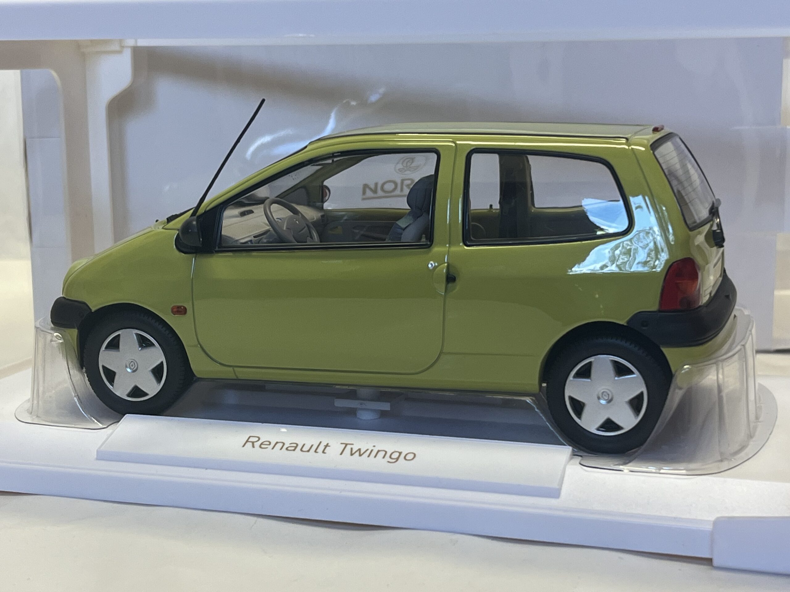 Citroen Dyane 6 1983 Norev 1/18° – Image 2
