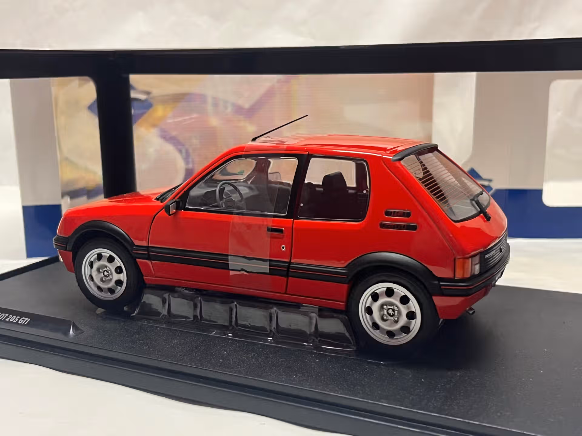 Peugeot 205 GTI 1.9 1990 Solido 1/18° – Image 2