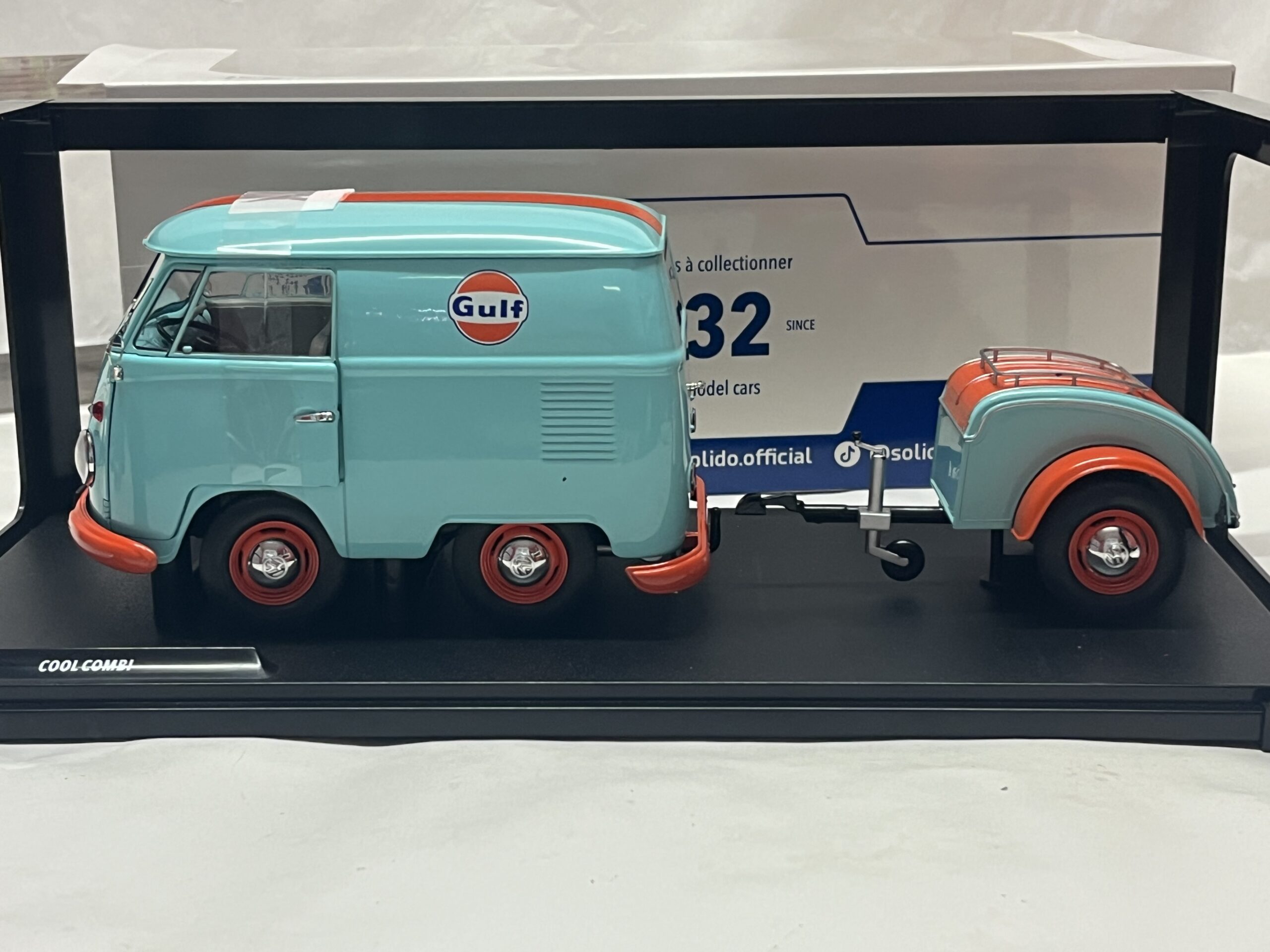 Volkswagen Kool Combi Gulf 2024 Solido 1/18 – Image 2