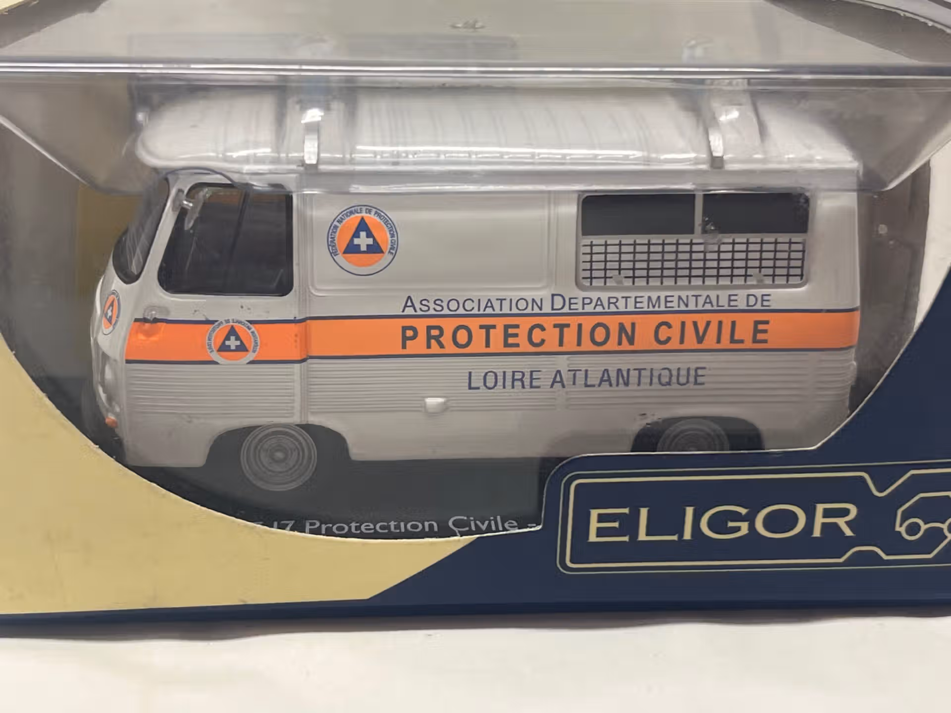 Peugeot J7 protection civile Eligor 1/43° – Image 2