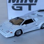 Lamborghini Countach 1989 - 25ème anniversaire - MiniGt 1/64°