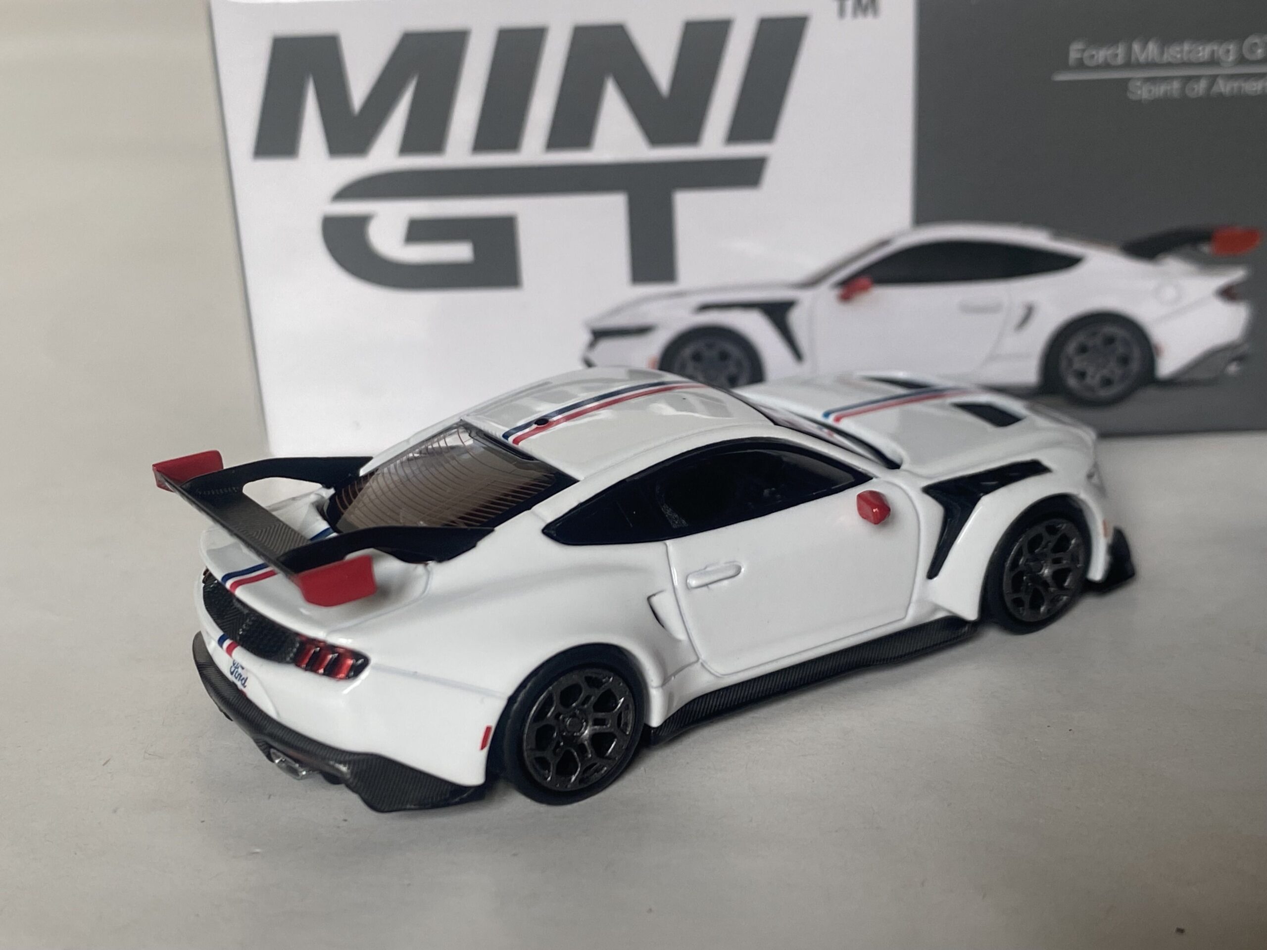 Ford Mustang GTD 2025 MiniGt 1/64° – Image 2