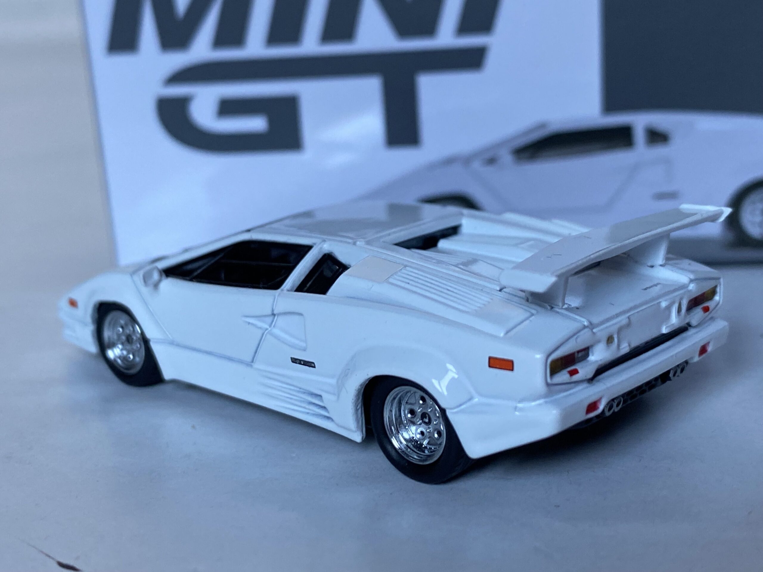 Lamborghini Countach 1989 - 25ème anniversaire - MiniGt 1/64° – Image 2