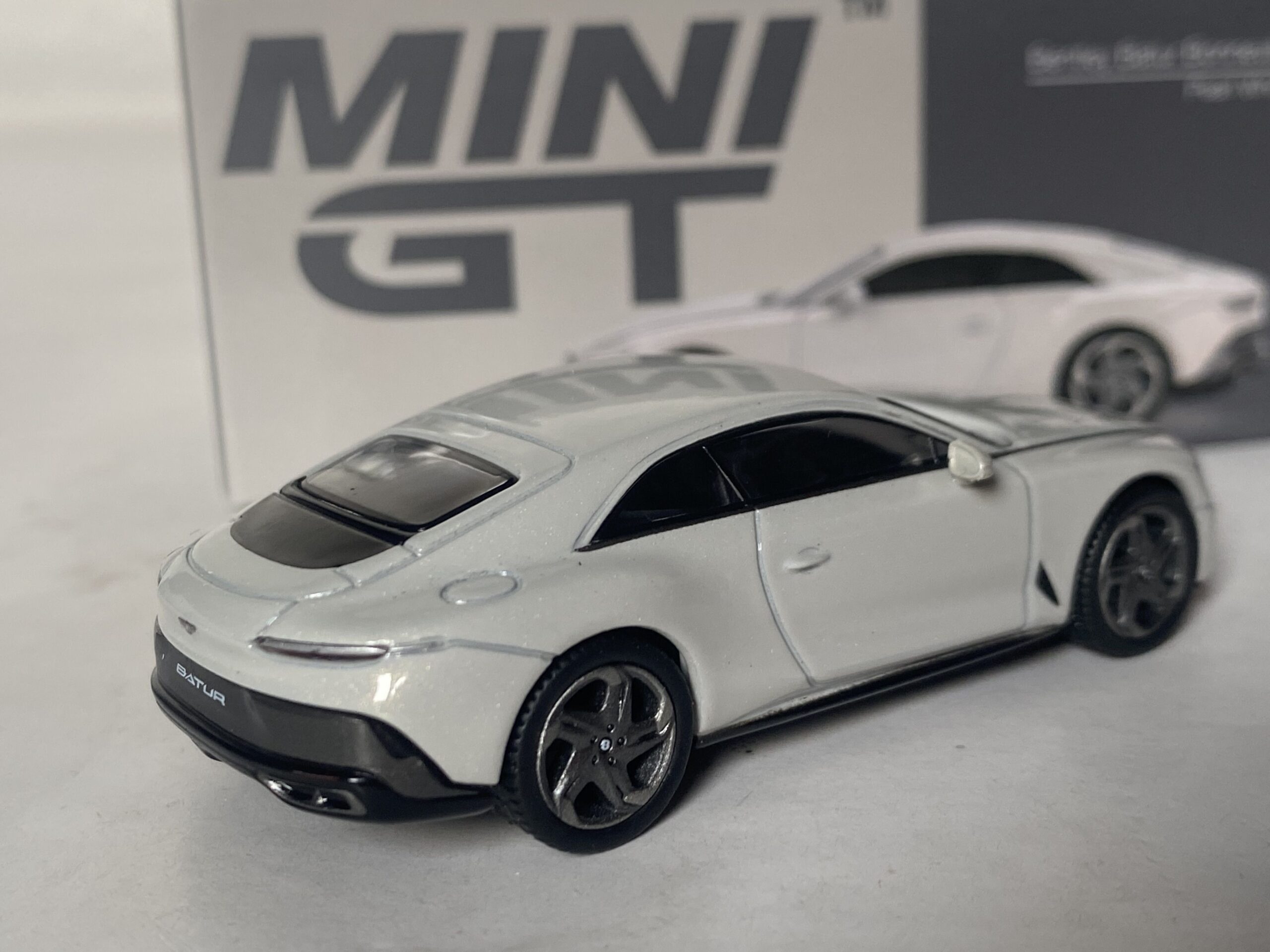 Bentley Batur 2022 MiniGt 1/64° – Image 2