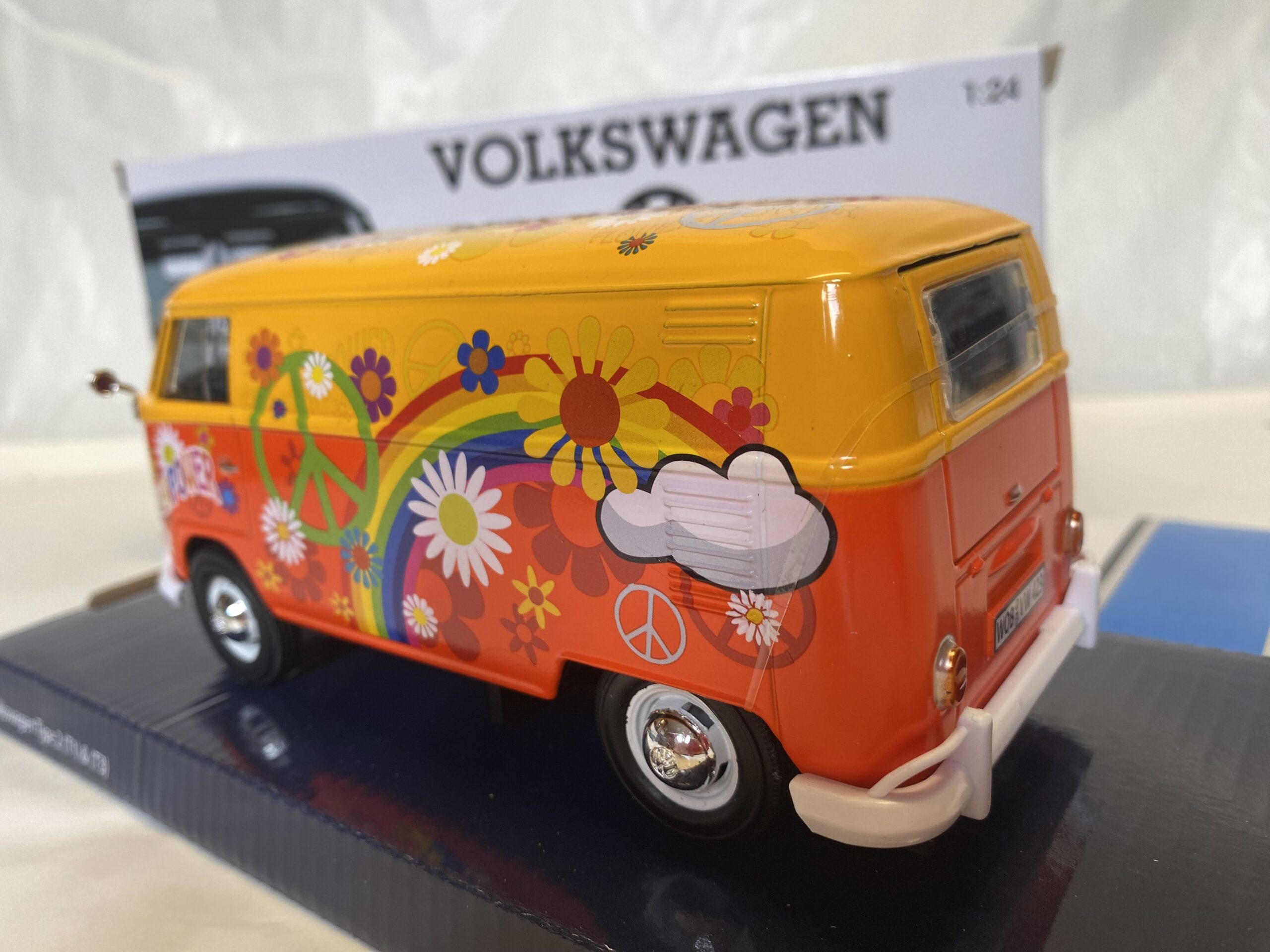 Volkswagen Combi T1 Love Motormax 1/24° – Image 2