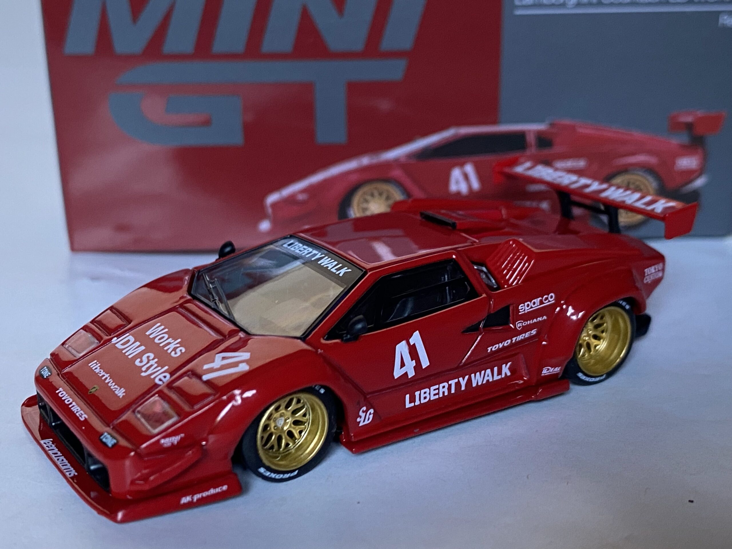 Lamborghini Countach MiniGt 1/64°