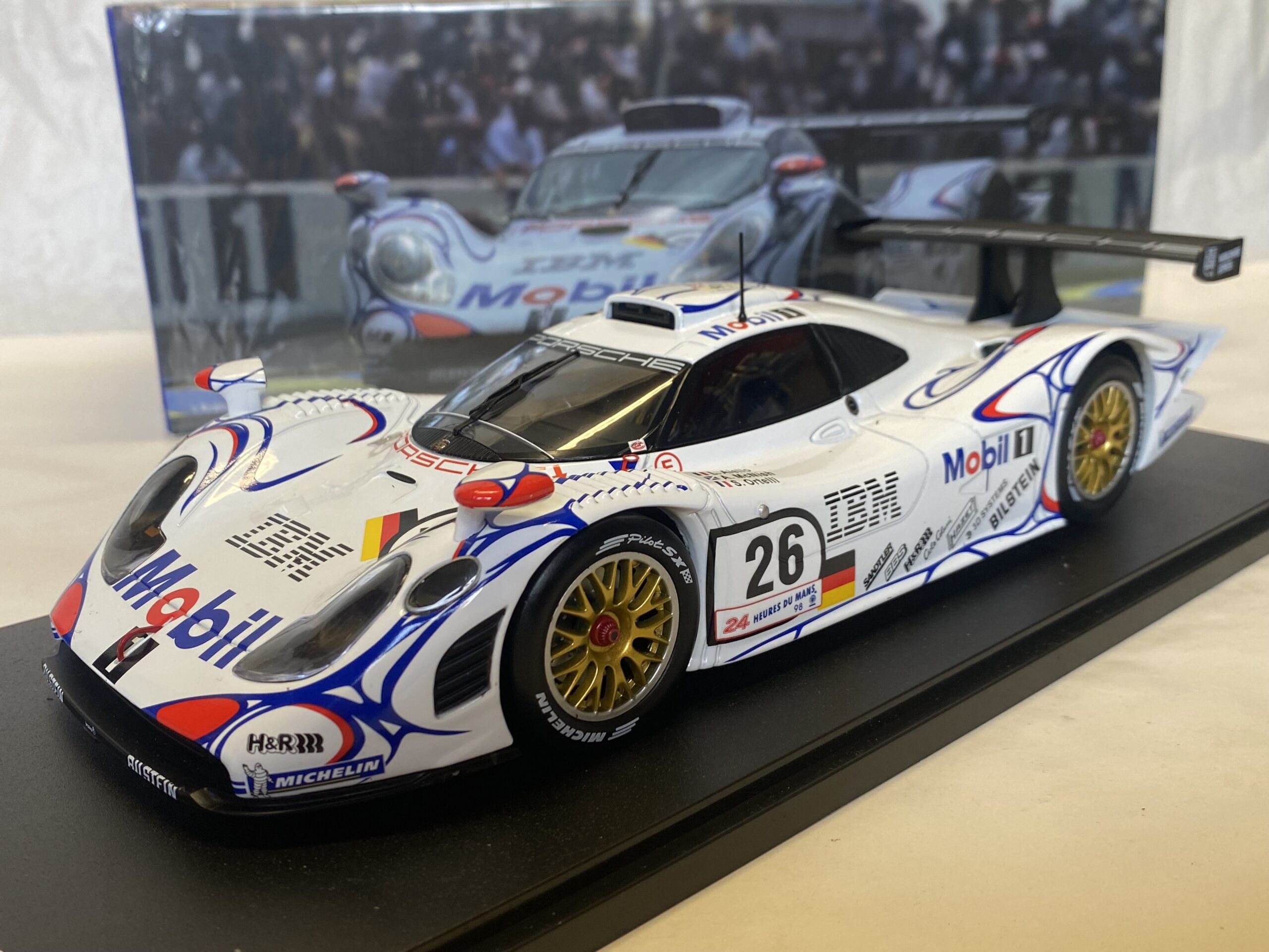 Porsche 911 GT1 Winner Le Mans 1998 Werk 83 1/18°
