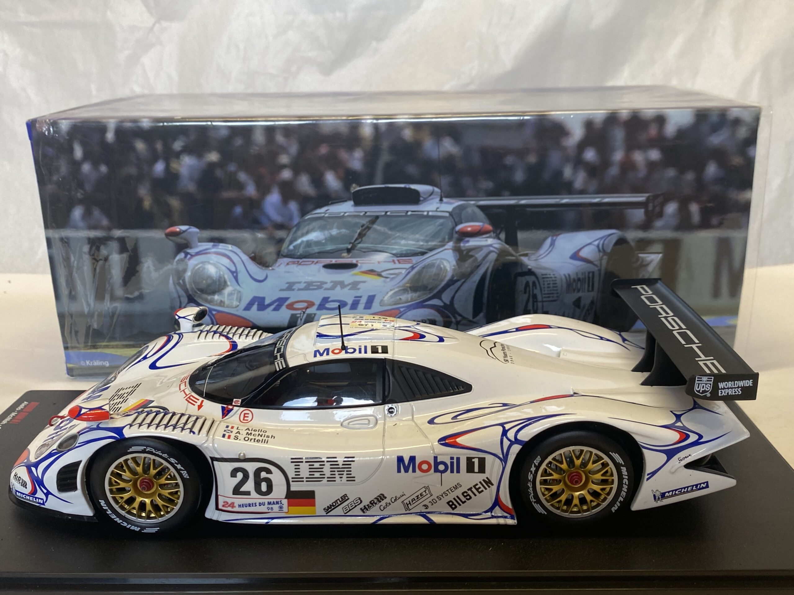 Porsche 911 GT1 Winner Le Mans 1998 Werk 83 1/18° – Image 3