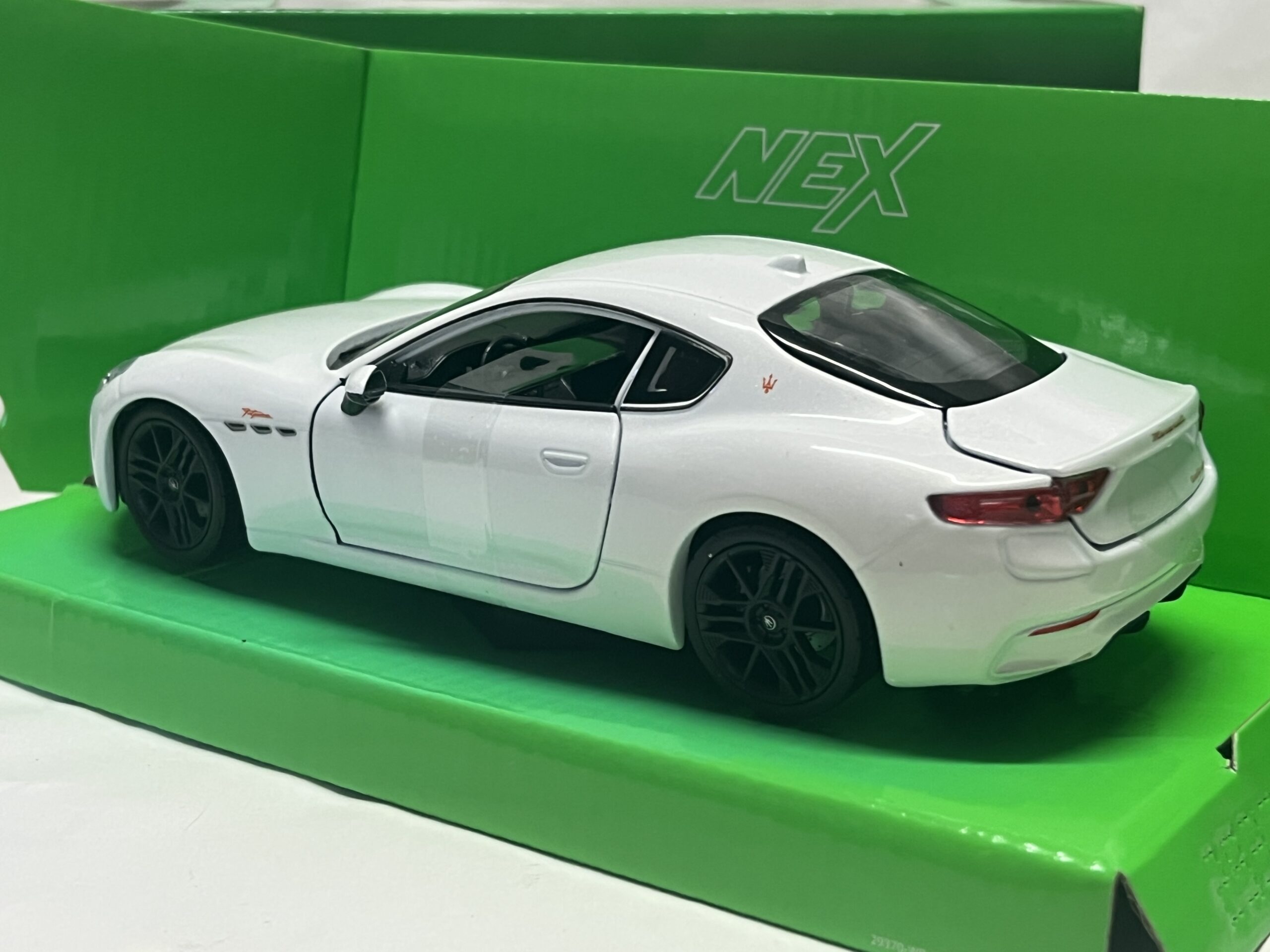 Maserati Gran Turismo 2023 Welly 1/24° – Image 2