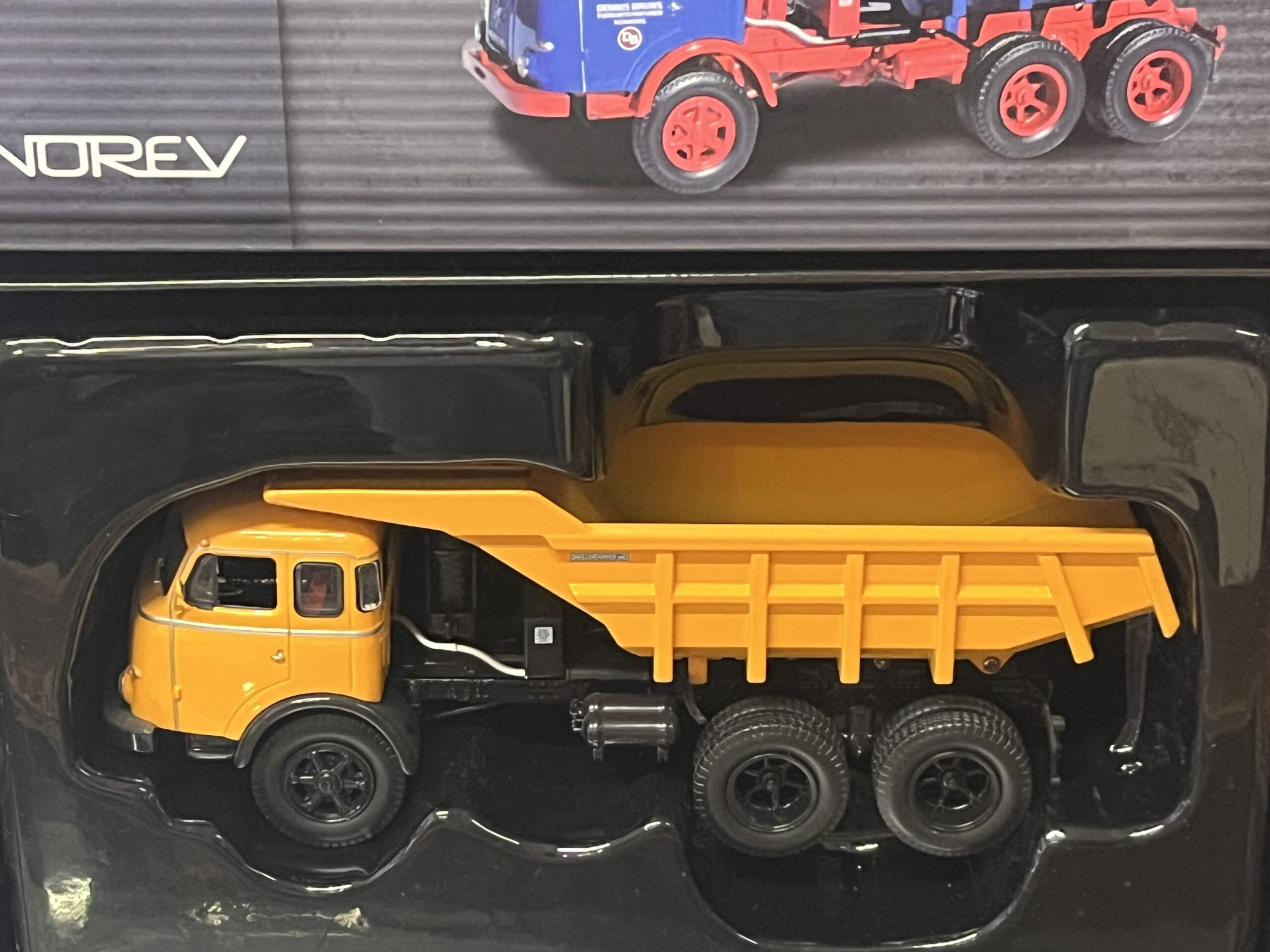 Henschel HS 3-180 benne Norev 1/43°