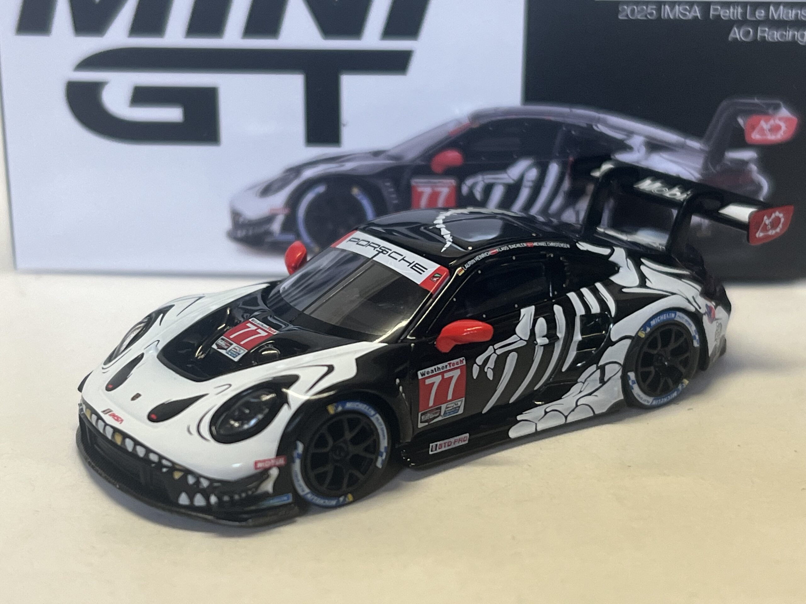 Porsche 911 (992) GT3 R pro racing petit Le Mans 2025 MiniGt 1/64°