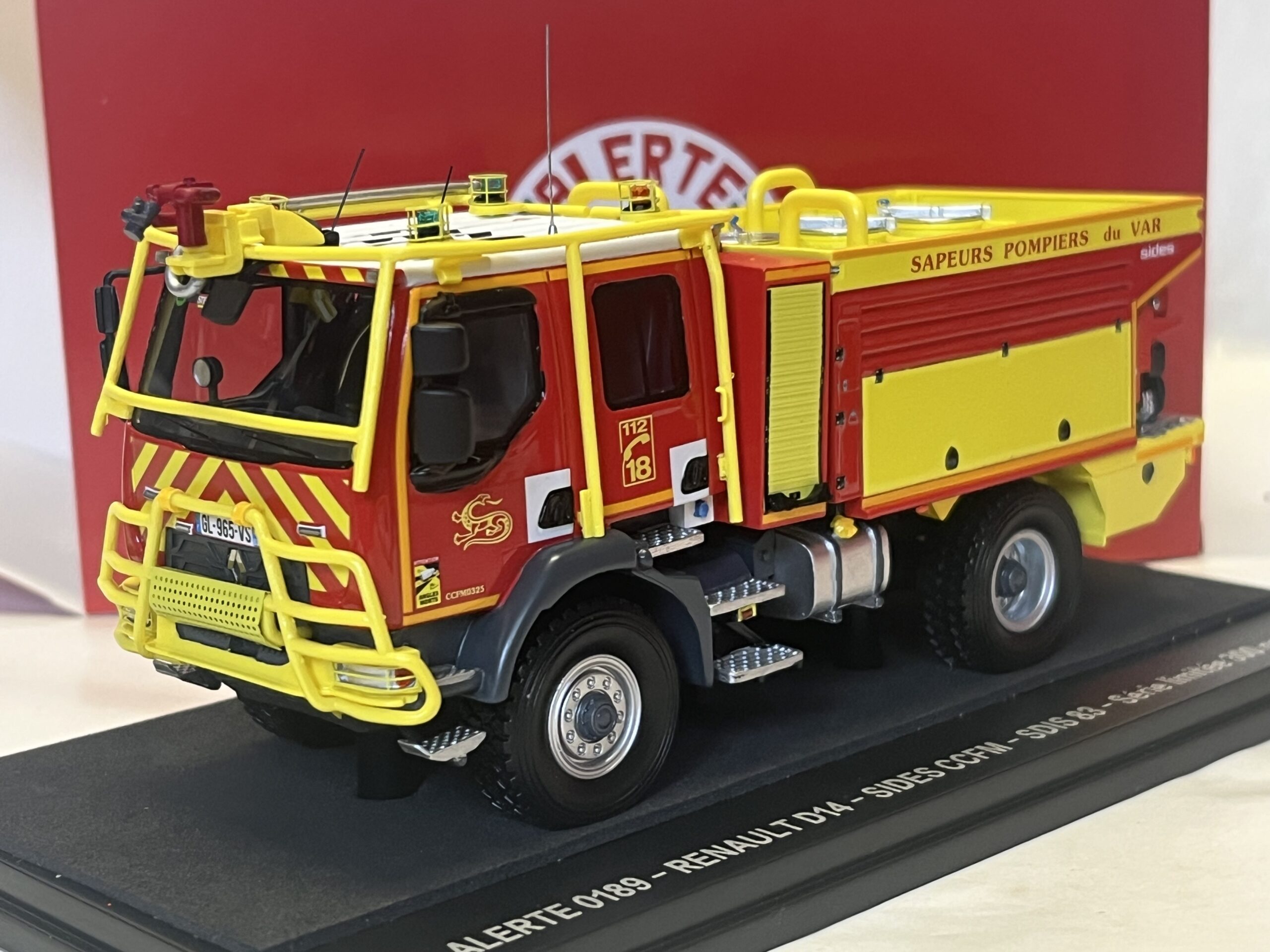 Camion Renault D14 - CCFM Pompiers - SIDES 83 Alerte 1/43°